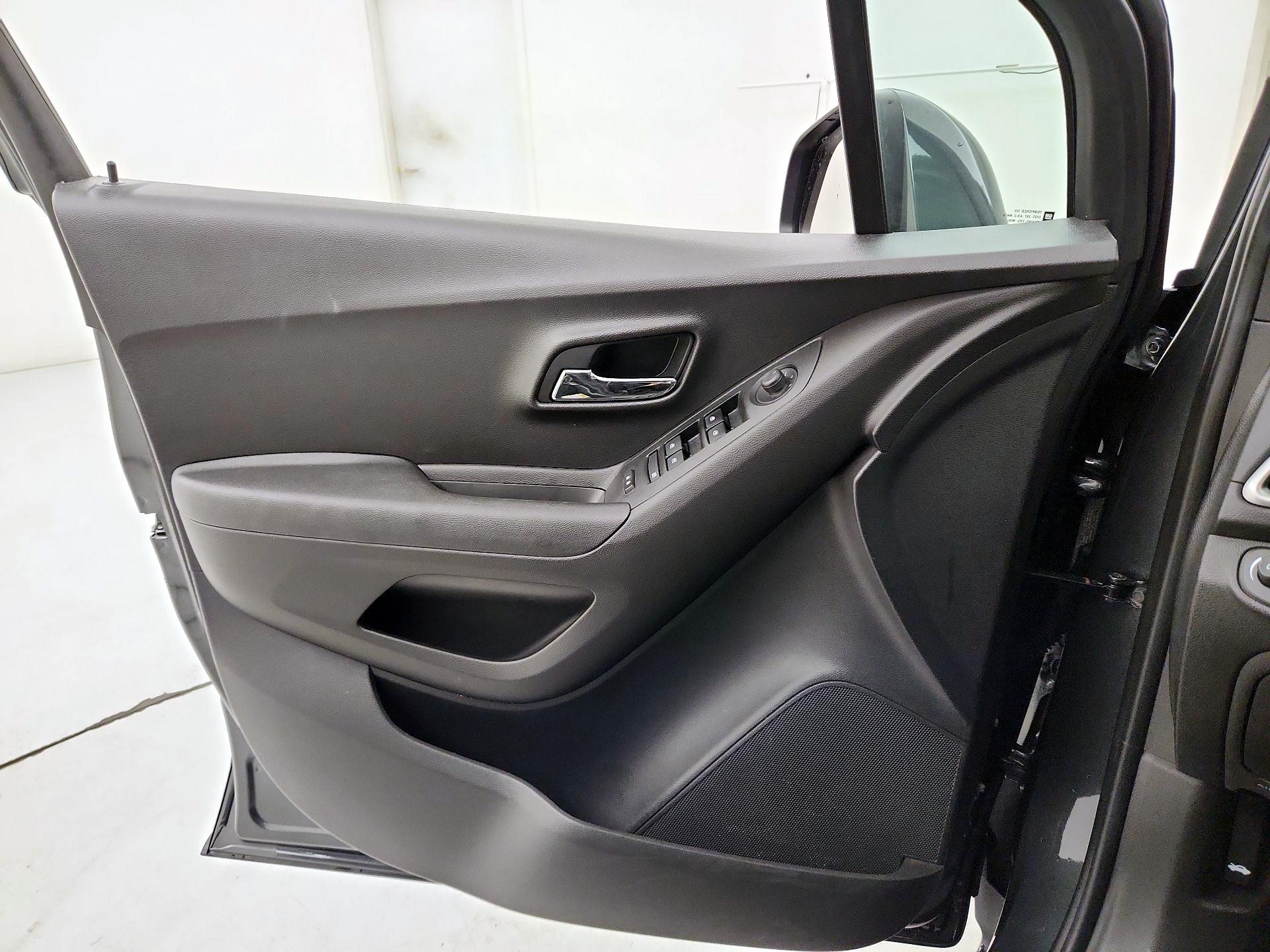 Thumbnail: 2019 Chevrolet Trax - 12