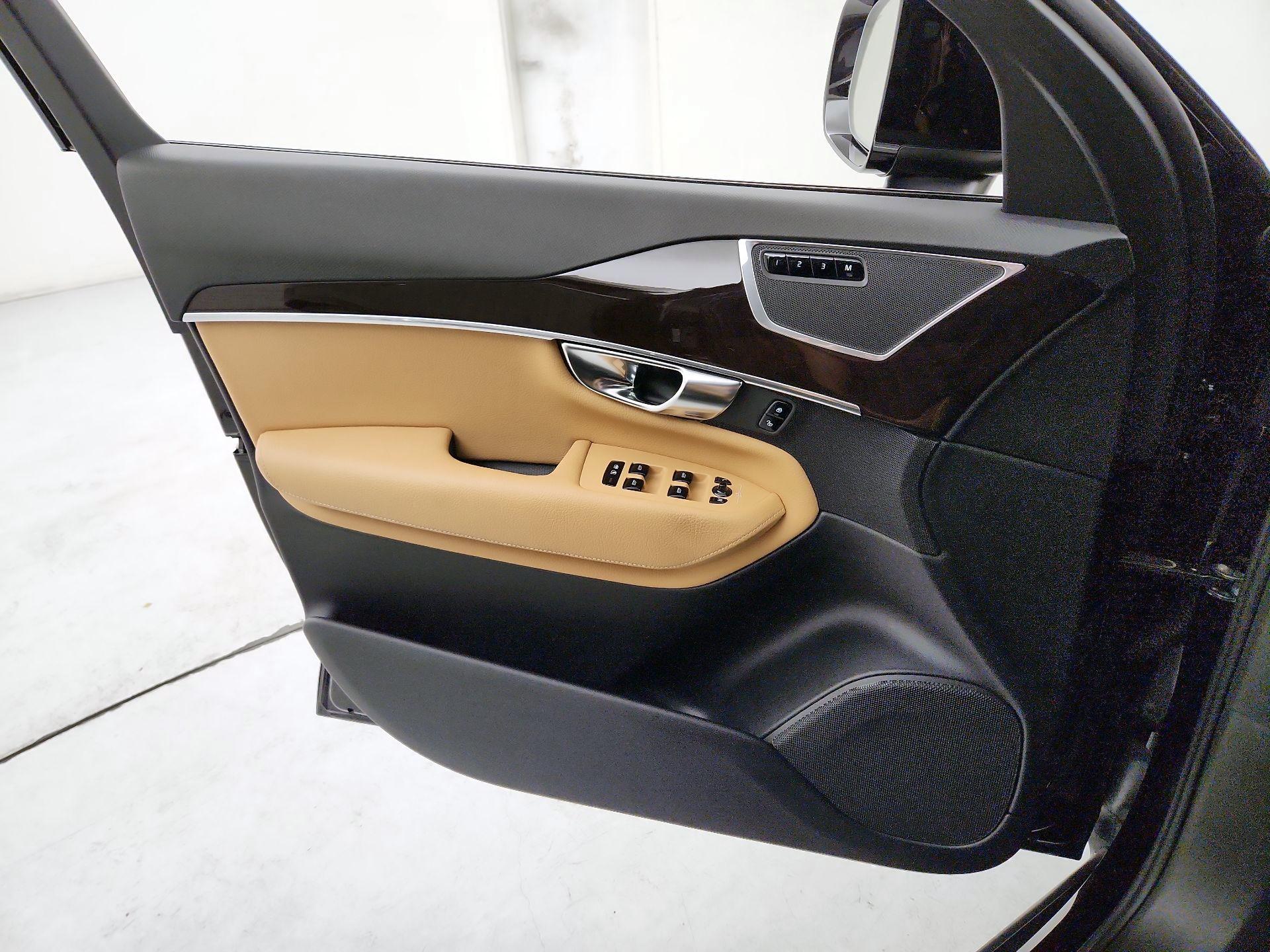 Thumbnail: 2019 Volvo XC90 - 12