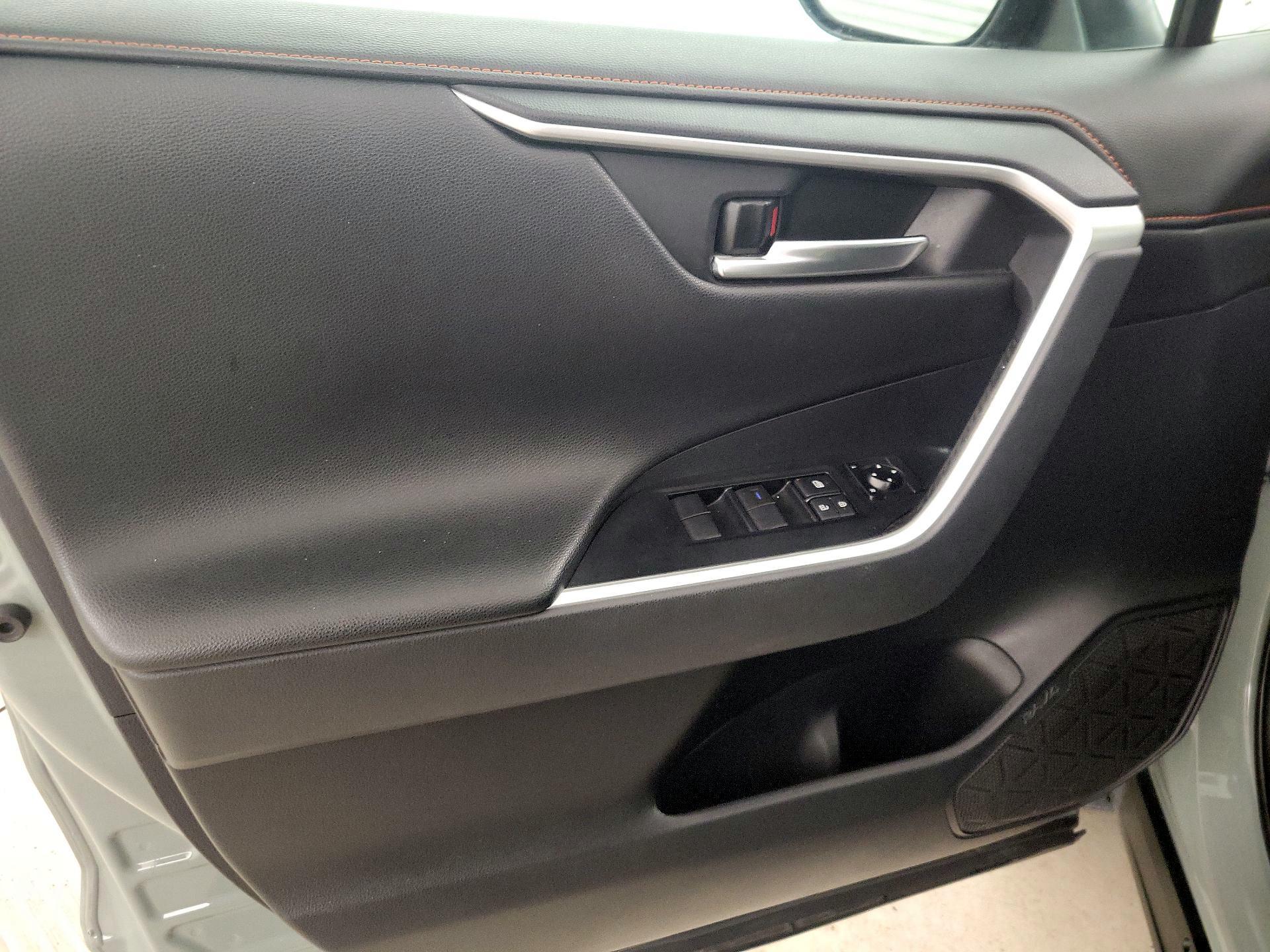 Thumbnail: 2019 Toyota RAV4 - 12