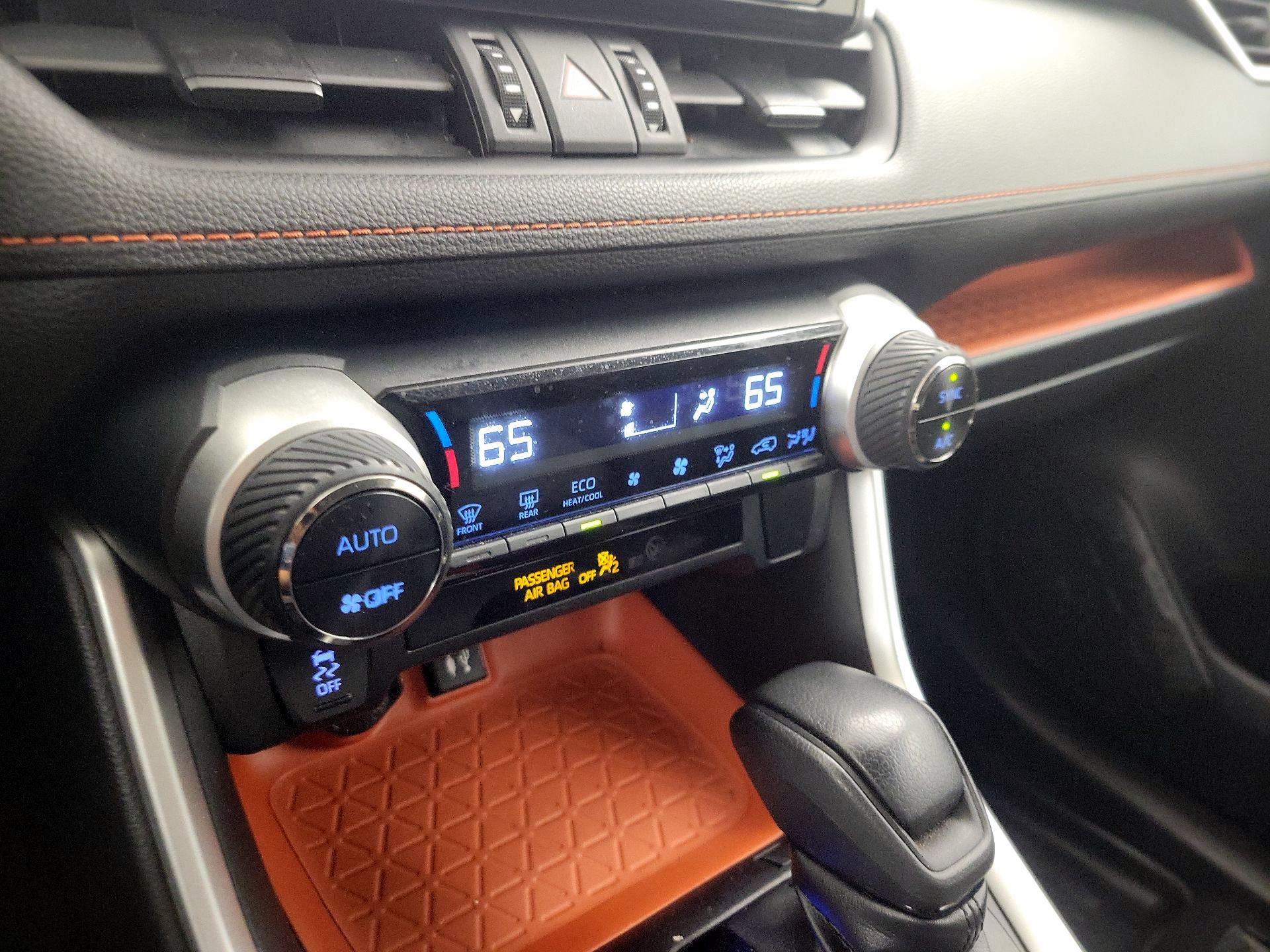 Thumbnail: 2019 Toyota RAV4 - 16
