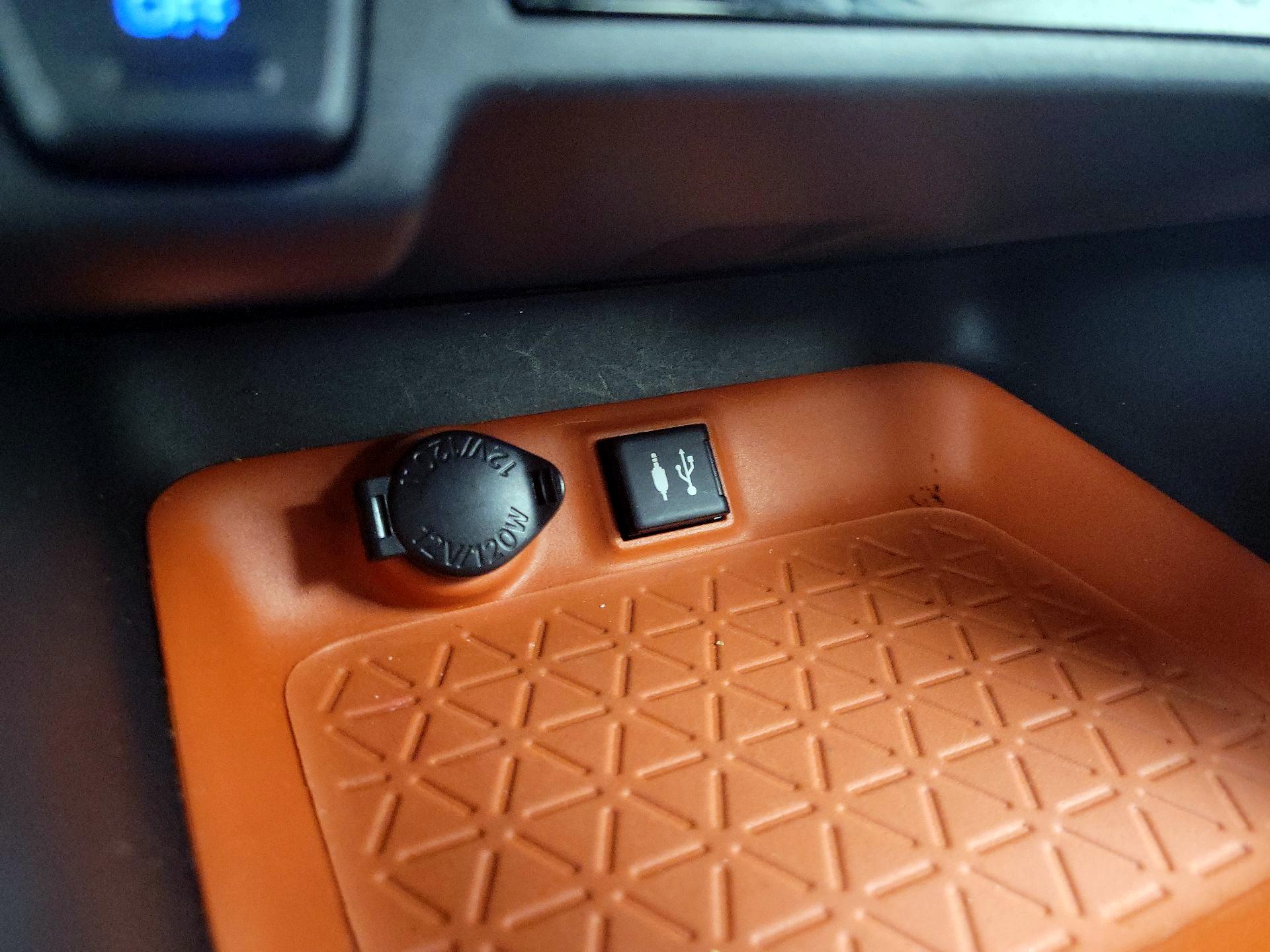 Thumbnail: 2019 Toyota RAV4 - 18
