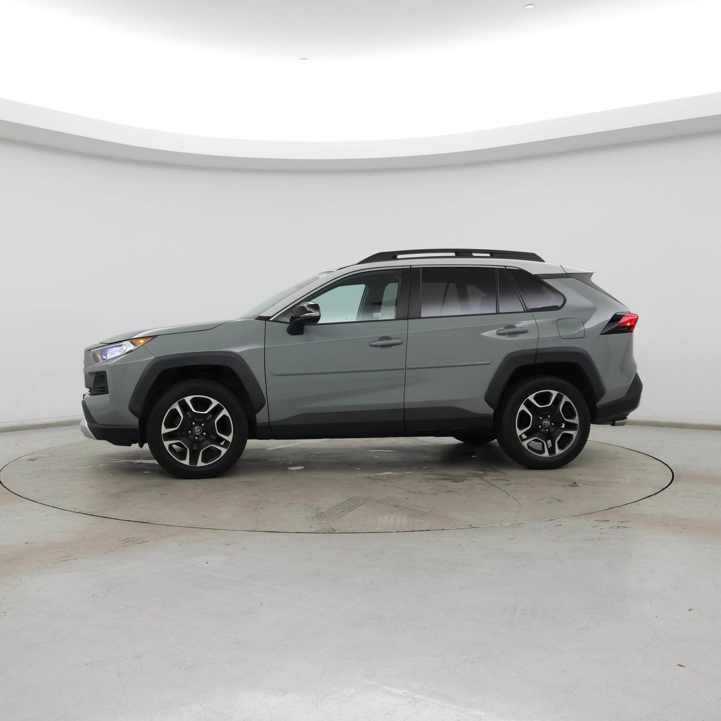 Thumbnail: 2019 Toyota RAV4 - 3