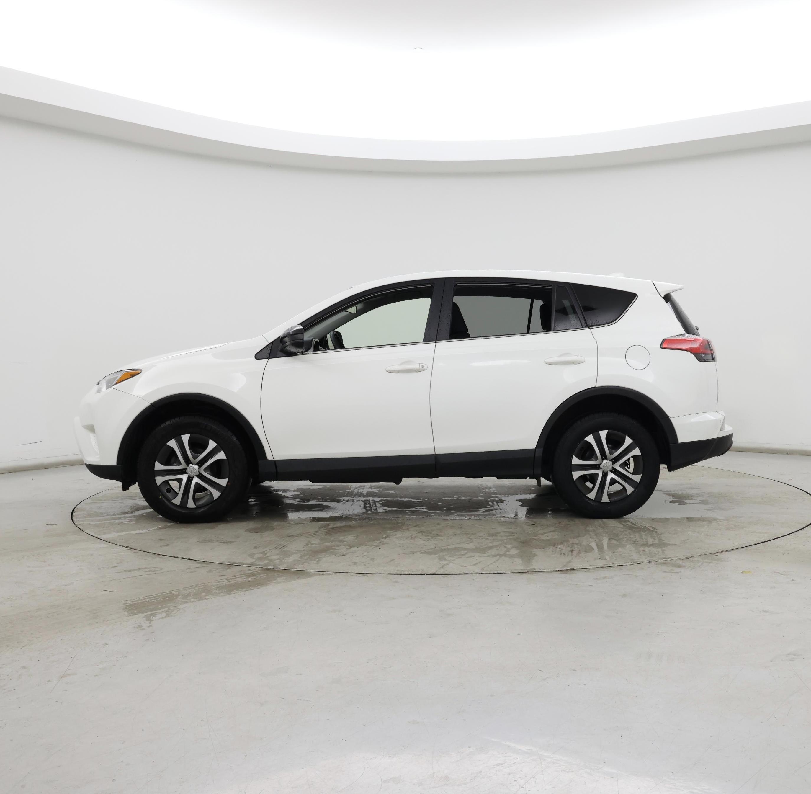 Thumbnail: 2017 Toyota RAV4 - 3