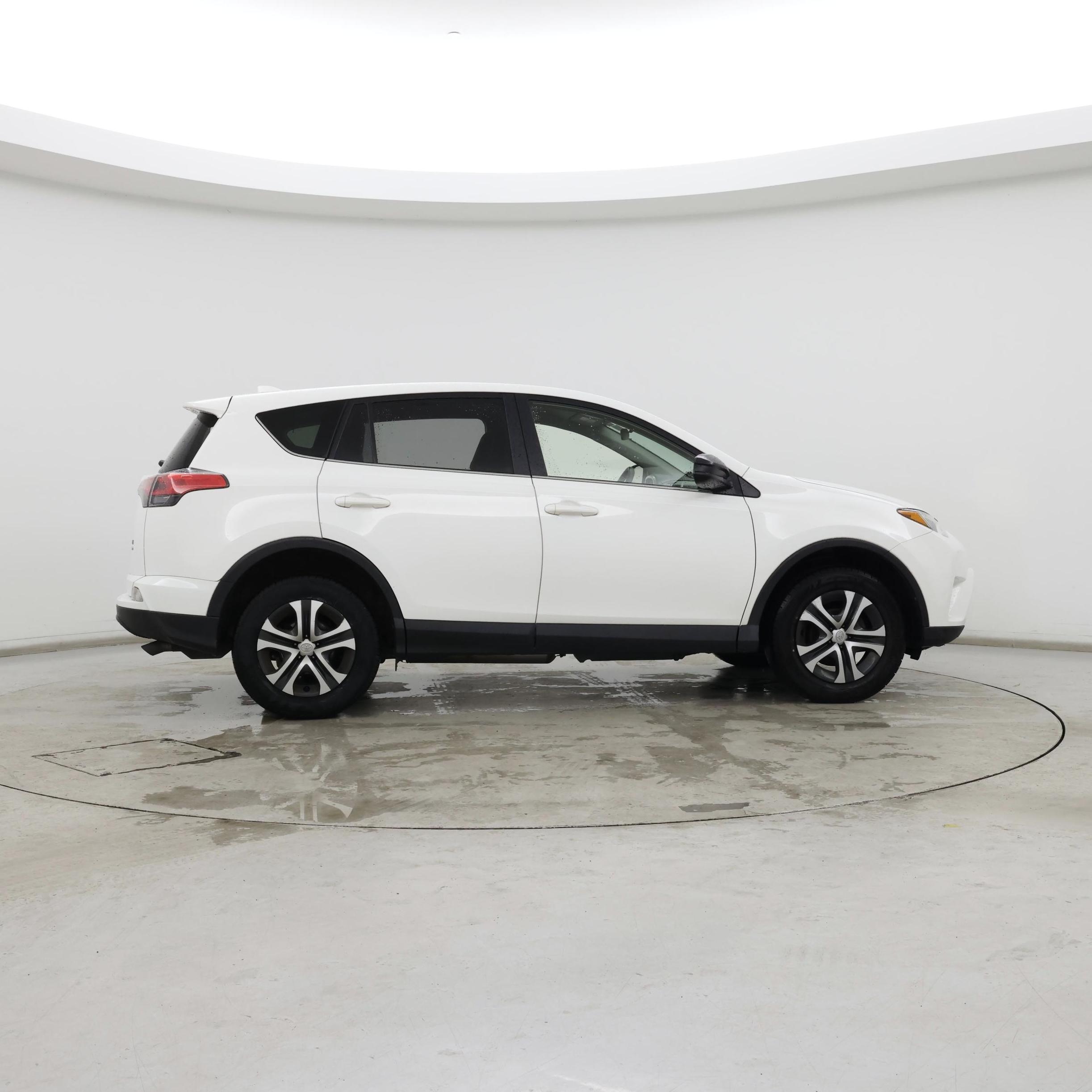 Thumbnail: 2017 Toyota RAV4 - 7