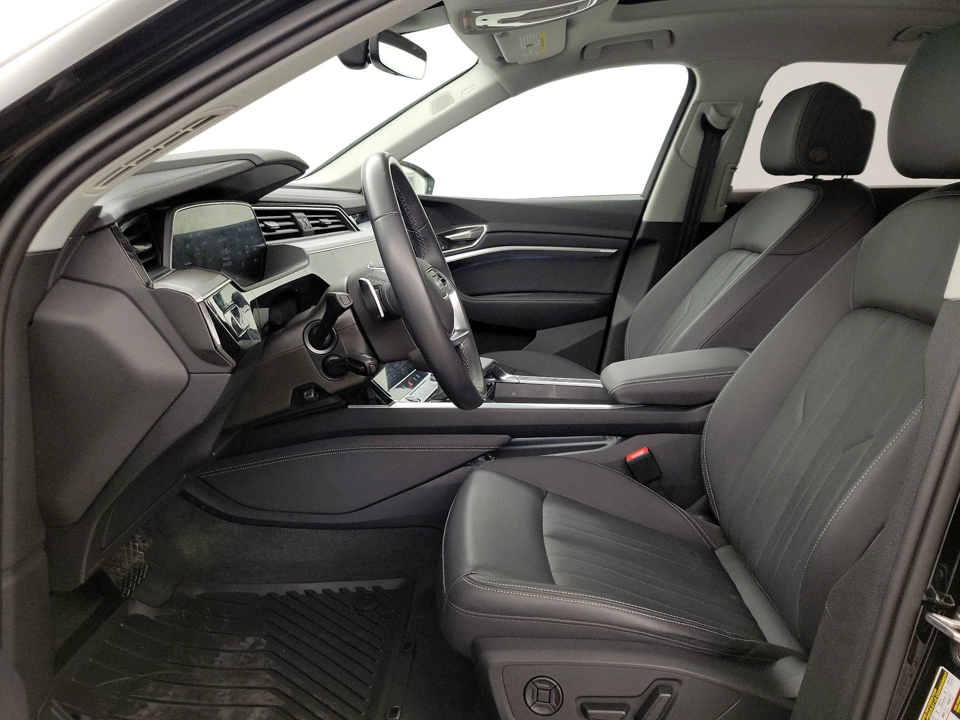 Thumbnail: 2024 Audi Q8 e-tron - 11