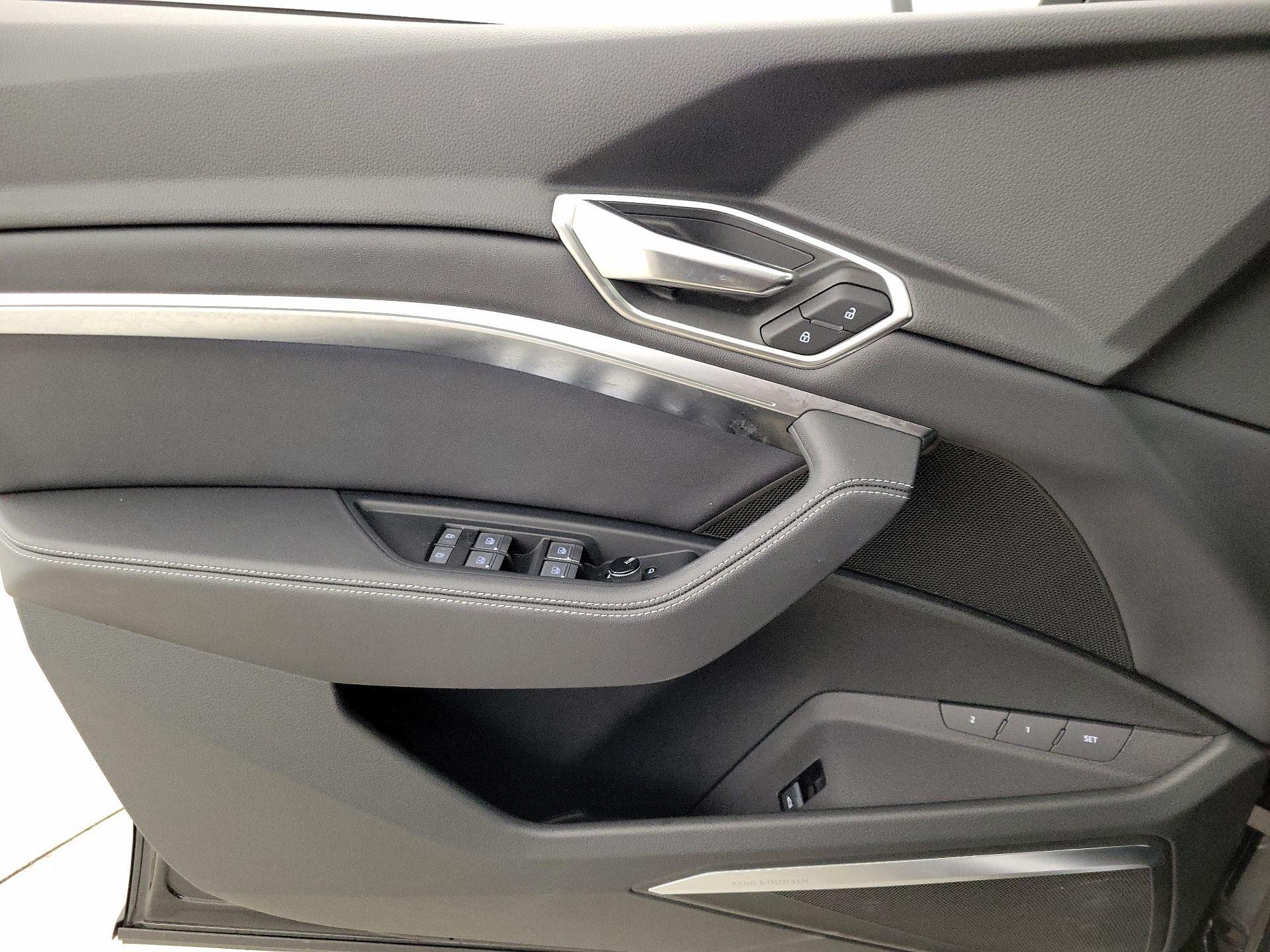 Thumbnail: 2024 Audi Q8 e-tron - 12