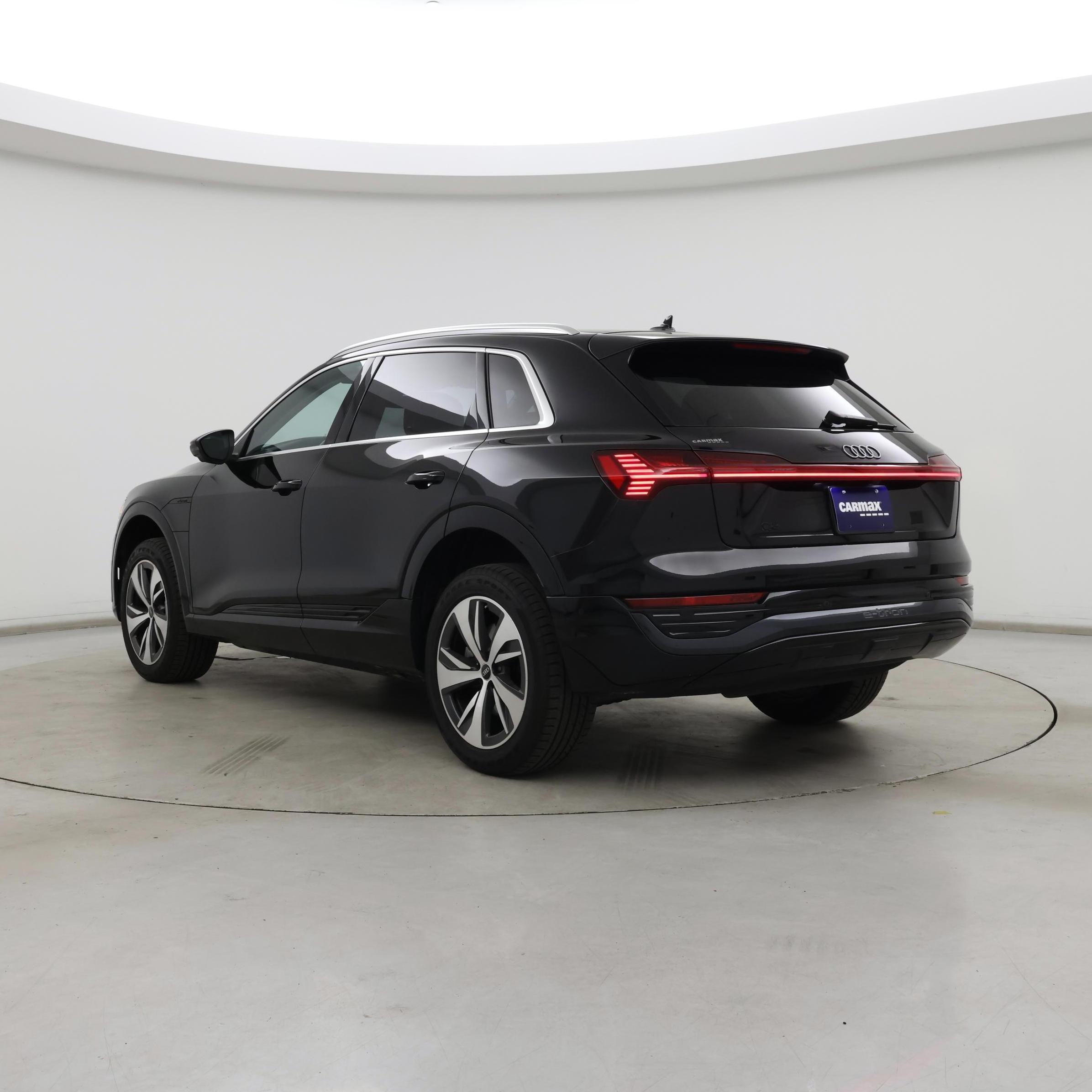 Thumbnail: 2024 Audi Q8 e-tron - 2