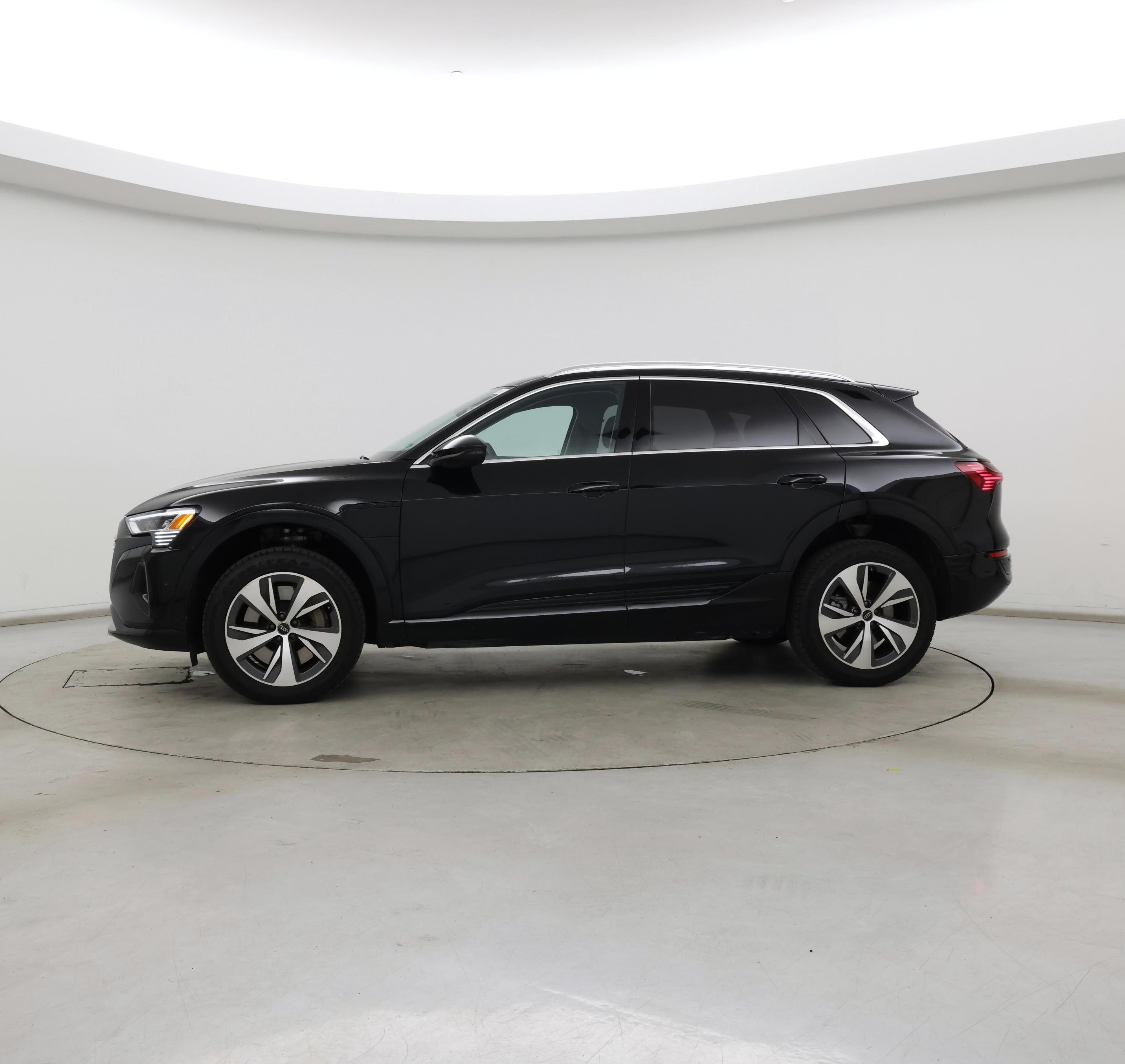 Thumbnail: 2024 Audi Q8 e-tron - 3