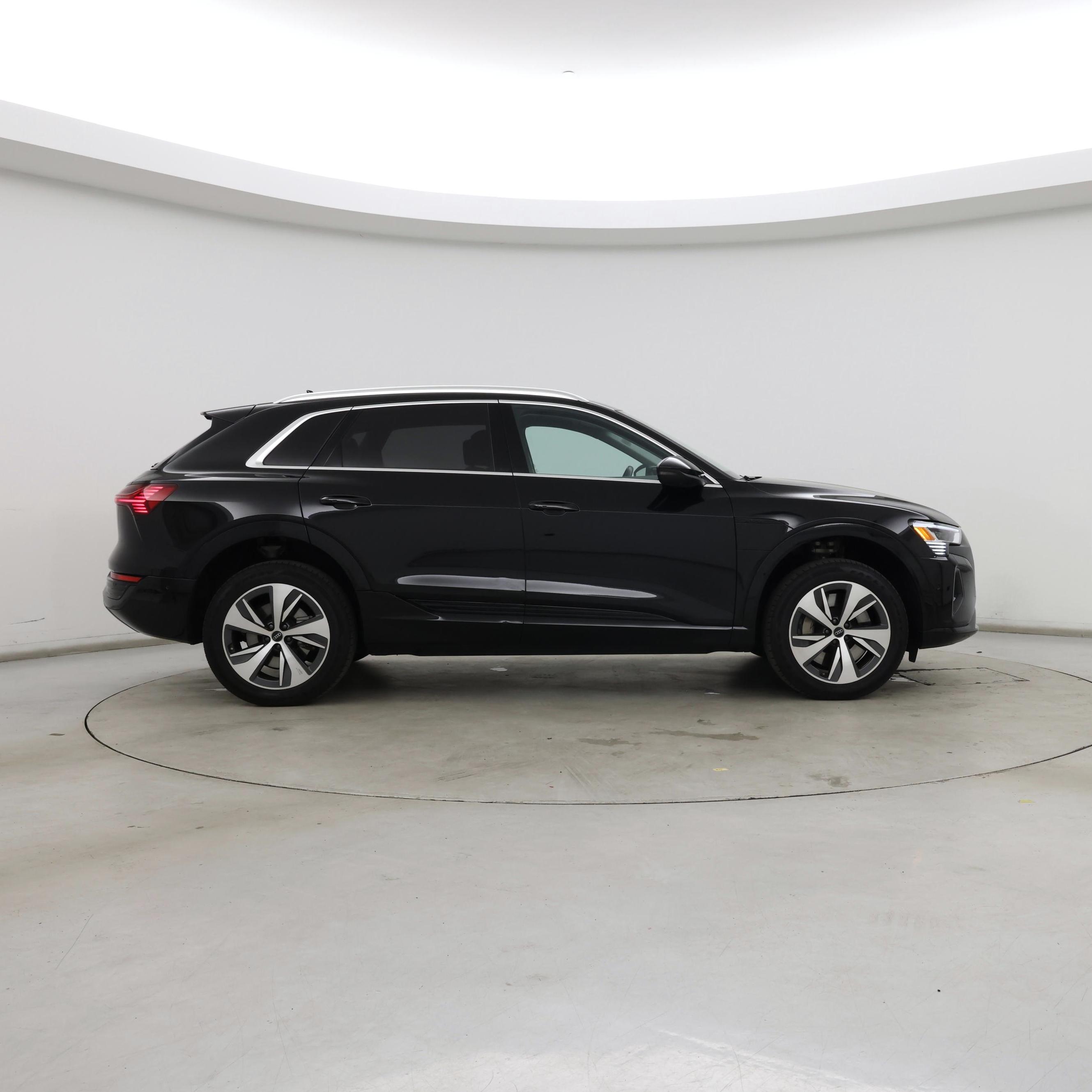 Thumbnail: 2024 Audi Q8 e-tron - 7
