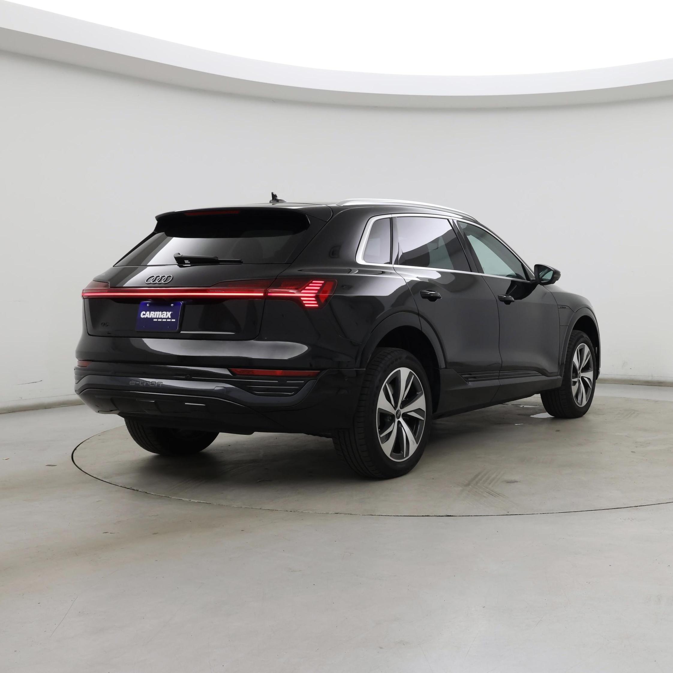 Thumbnail: 2024 Audi Q8 e-tron - 8