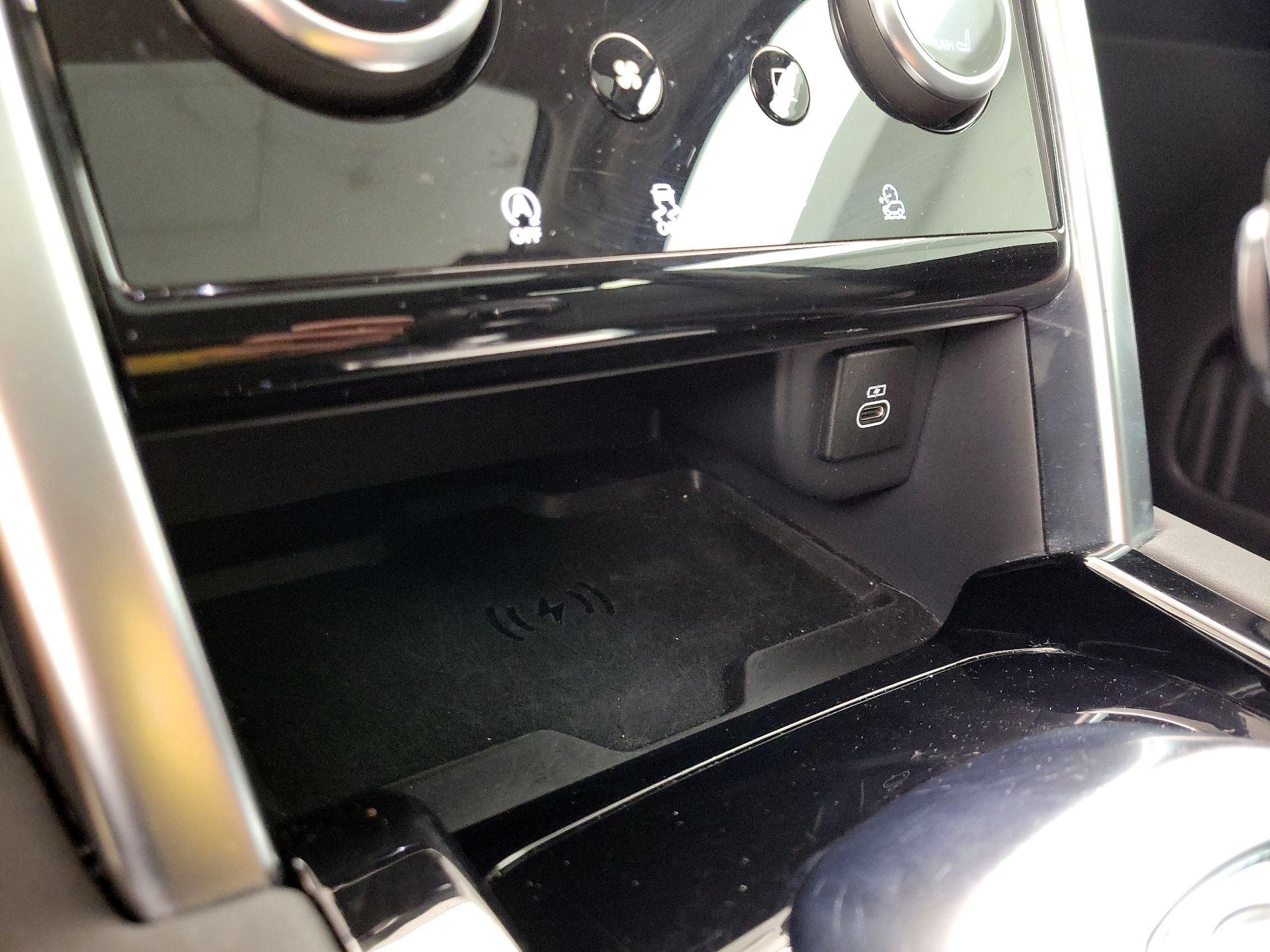 Thumbnail: 2021 Land Rover Discovery Sport - 19