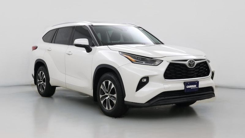 2021 Toyota Highlander XLE Hero Image