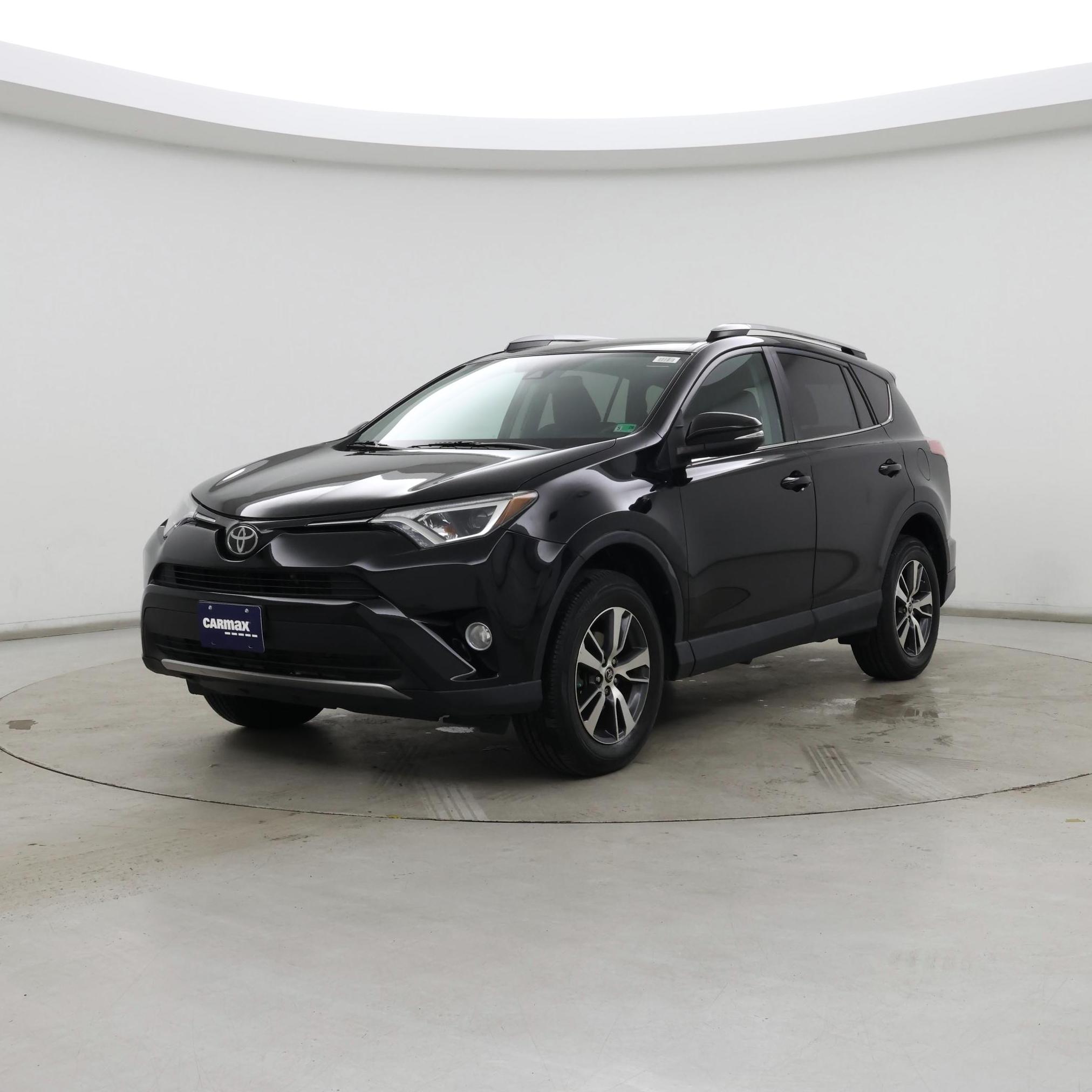 Thumbnail: 2017 Toyota RAV4 - 4