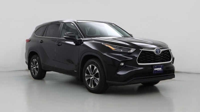 2023 Toyota Highlander XLE Hero Image