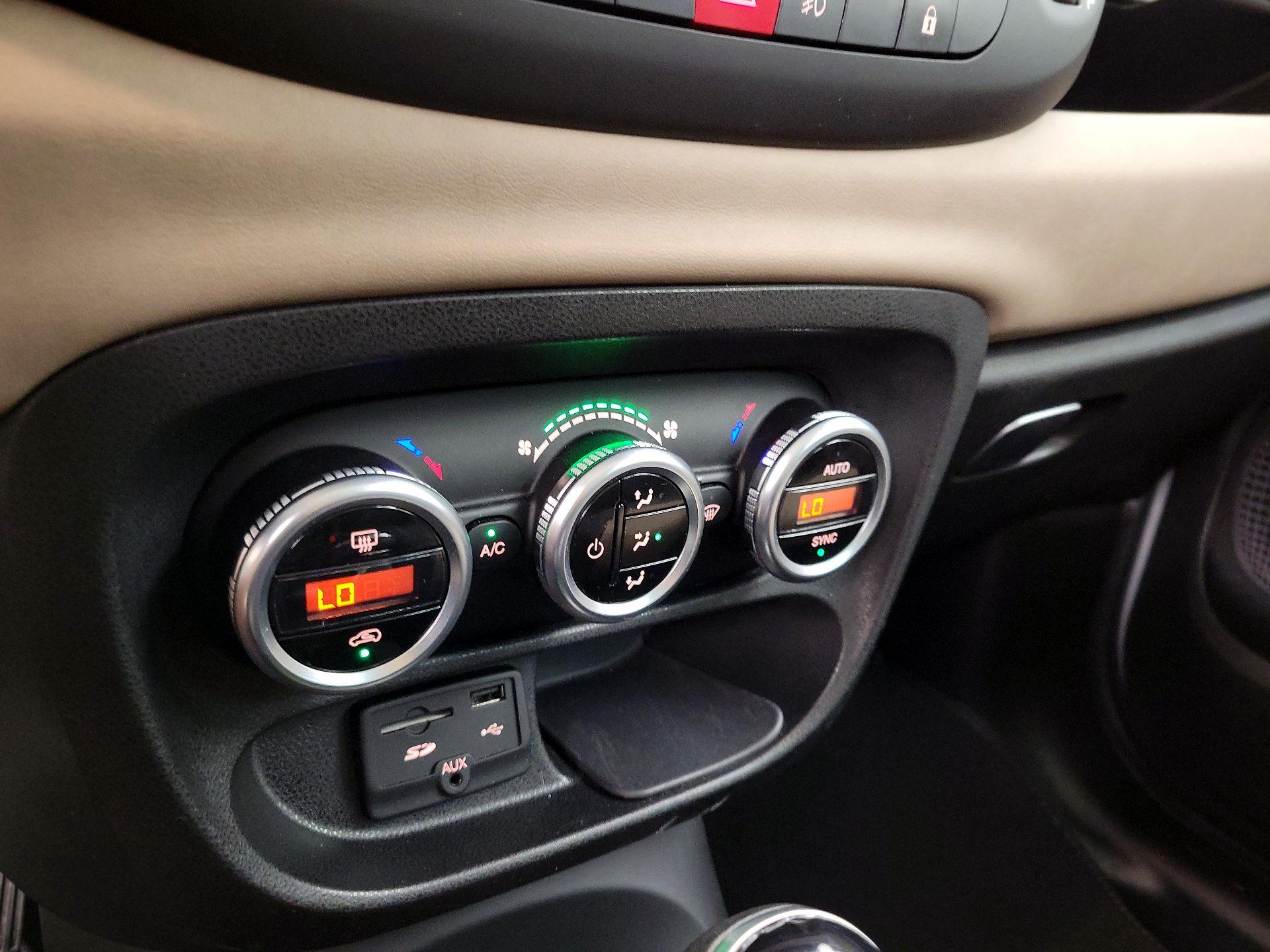 Thumbnail: 2014 Fiat 500L - 16