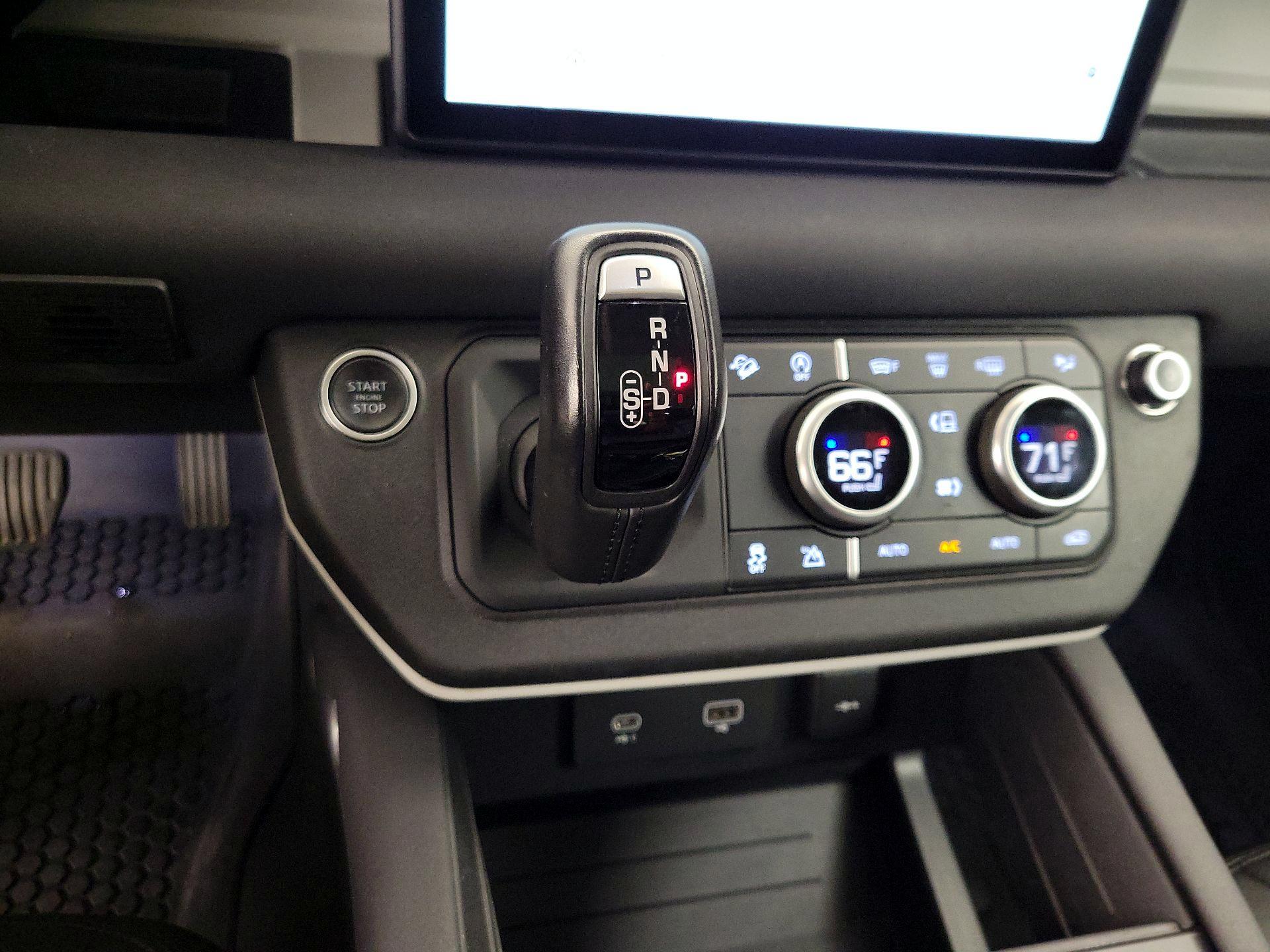 Thumbnail: 2022 Land Rover Defender - 18