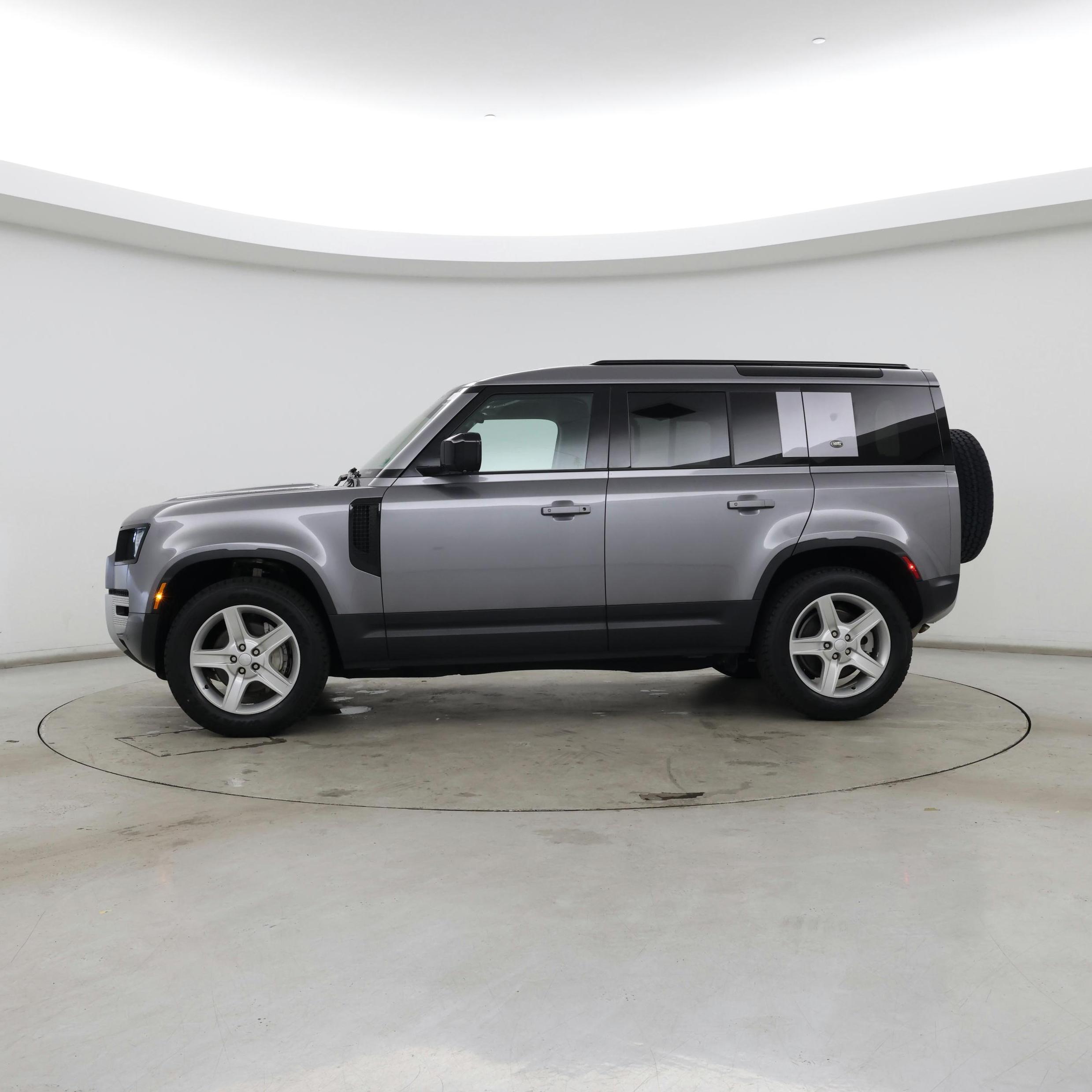 Thumbnail: 2022 Land Rover Defender - 3