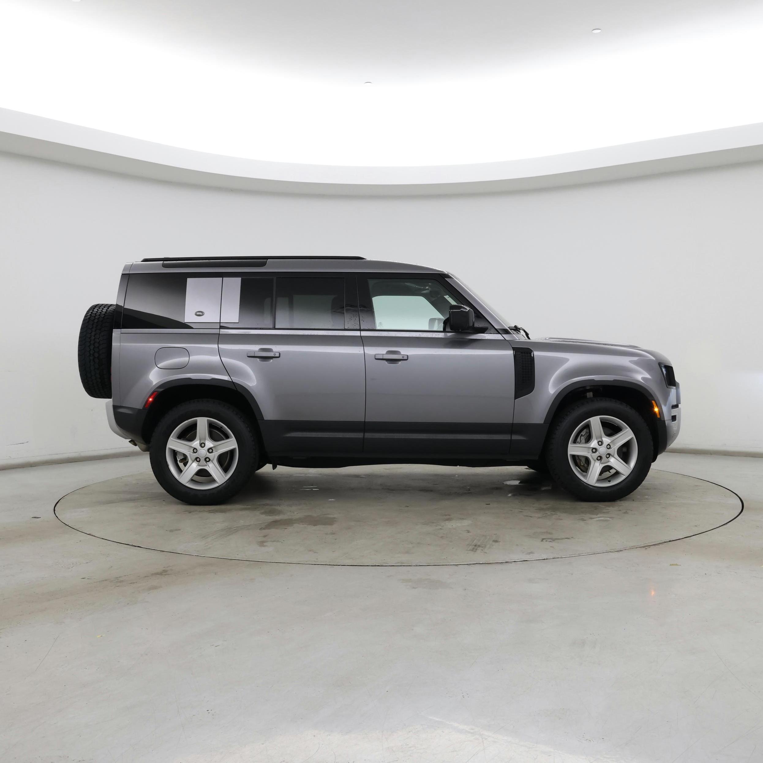 Thumbnail: 2022 Land Rover Defender - 7