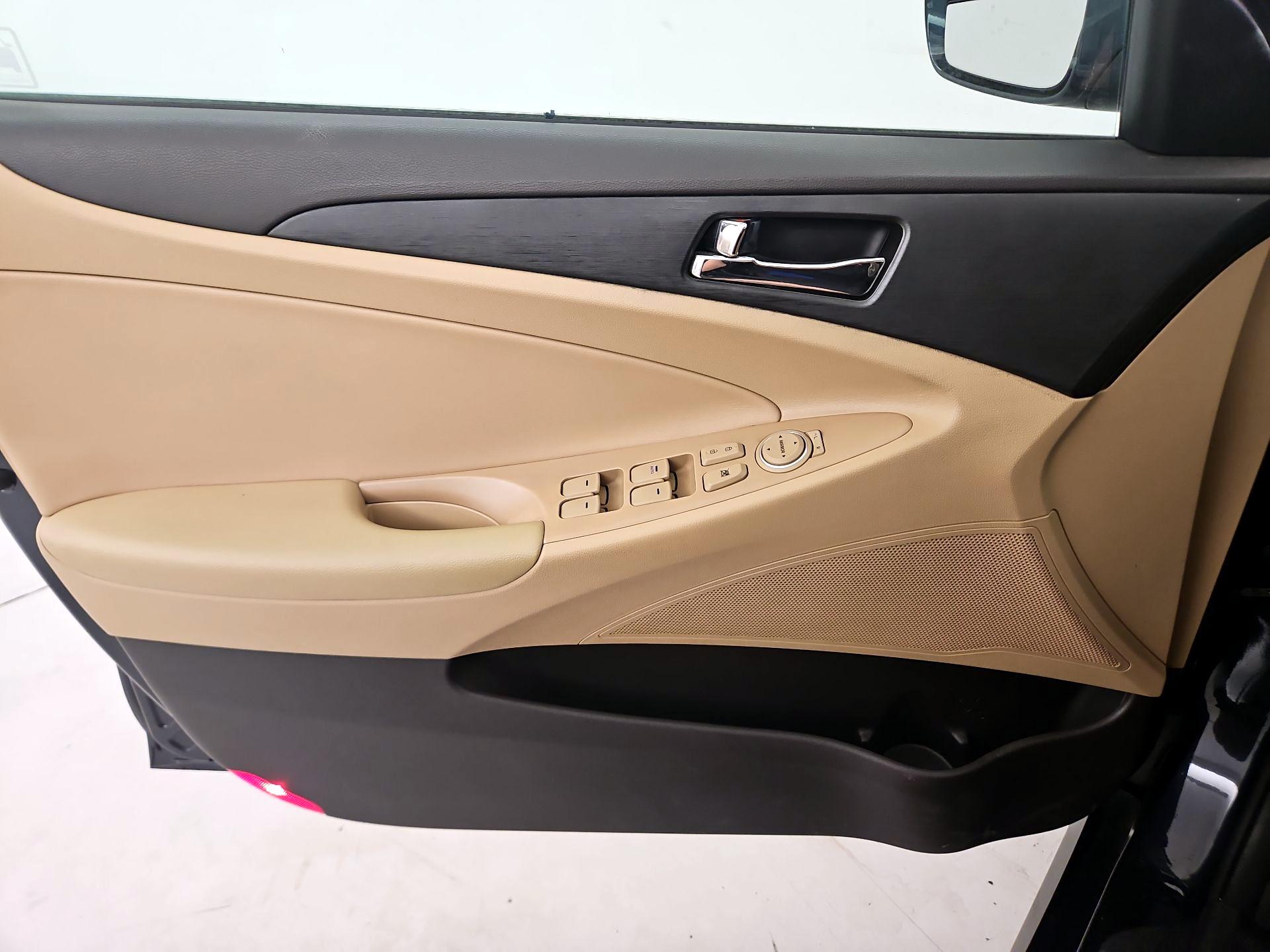 Thumbnail: 2014 Hyundai Sonata - 12