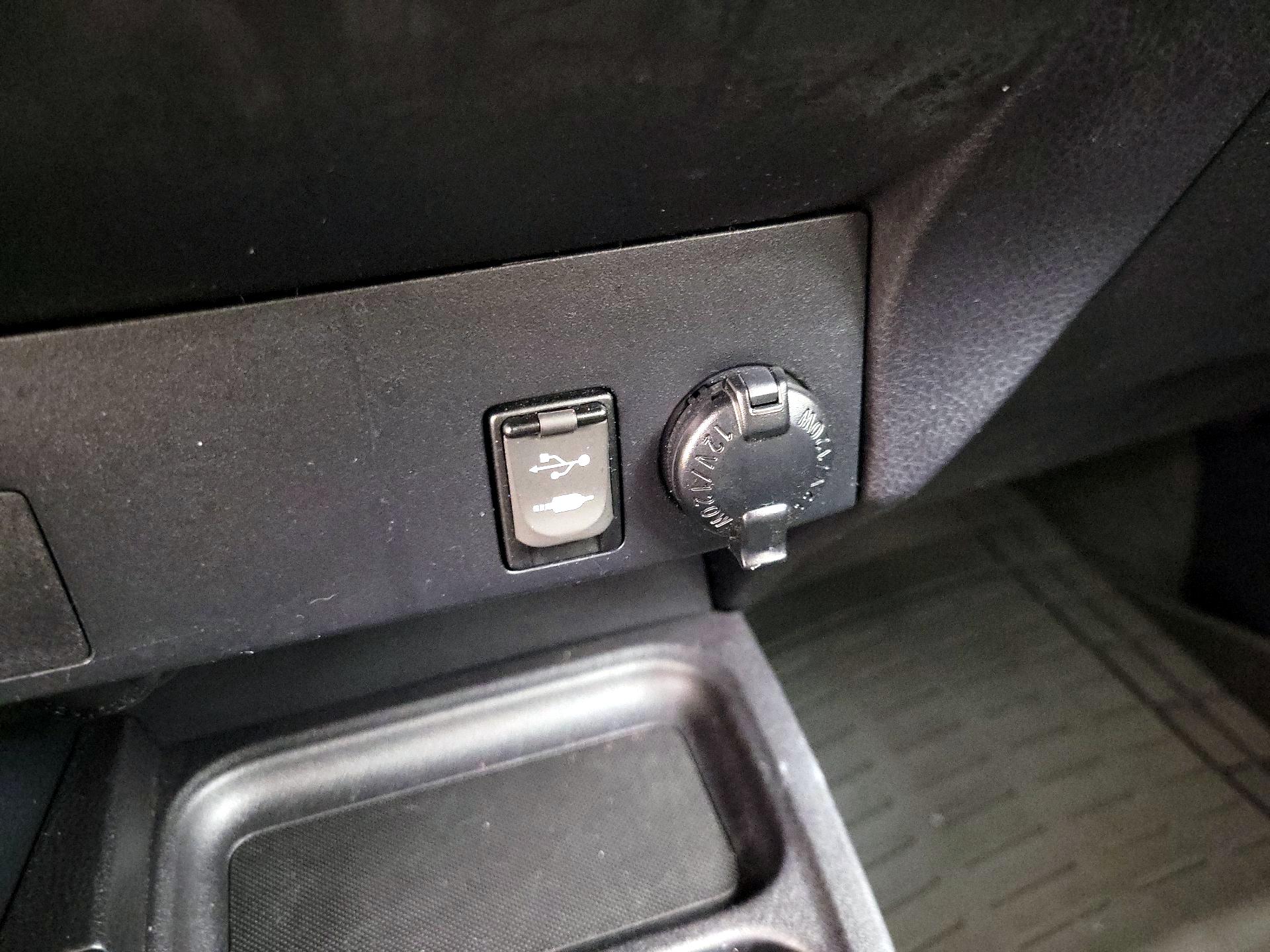 Thumbnail: 2017 Toyota RAV4 - 18
