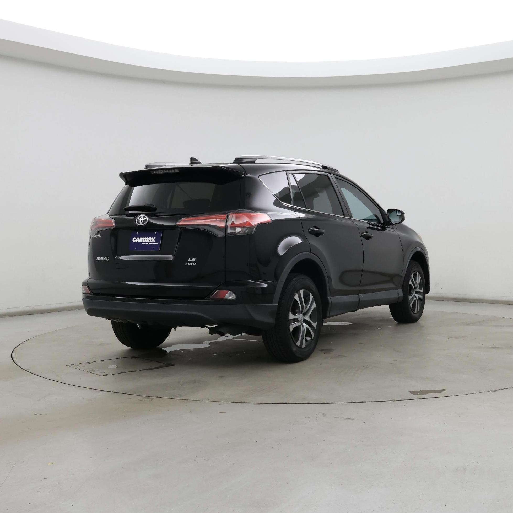 Thumbnail: 2017 Toyota RAV4 - 8