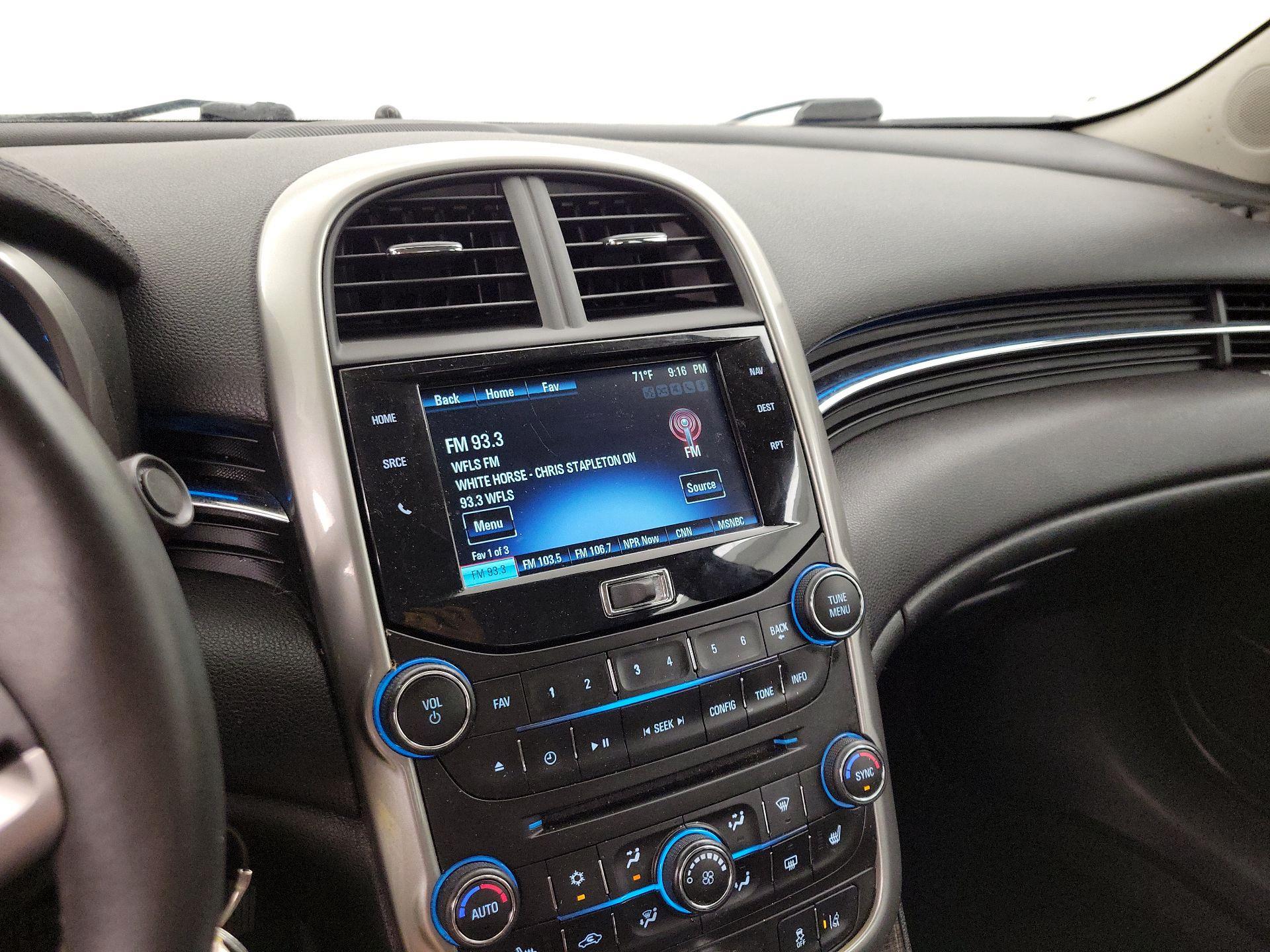 Thumbnail: 2016 Chevrolet Malibu - 16