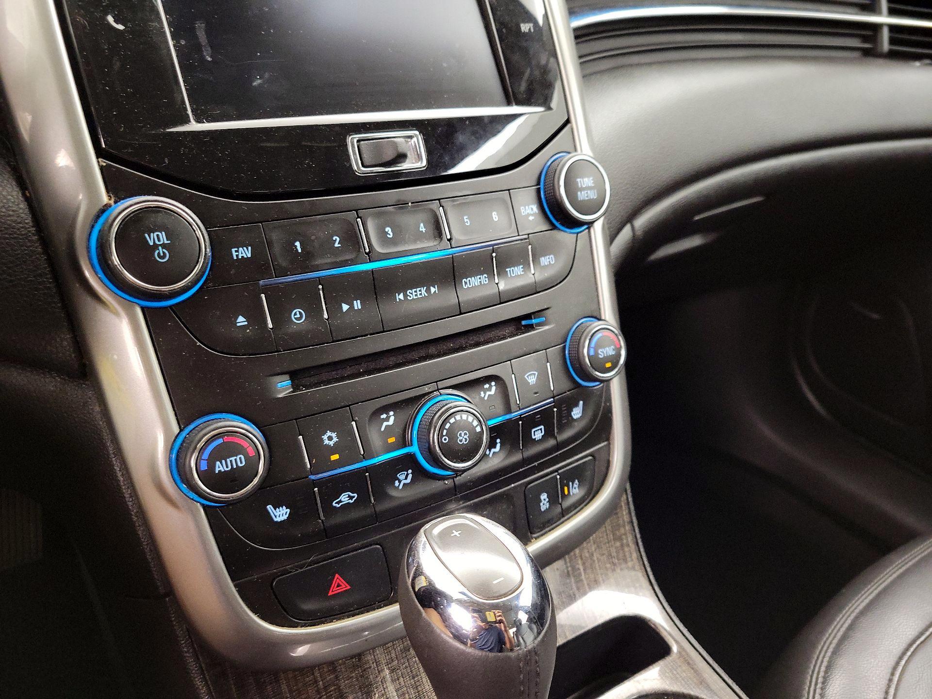 Thumbnail: 2016 Chevrolet Malibu - 17