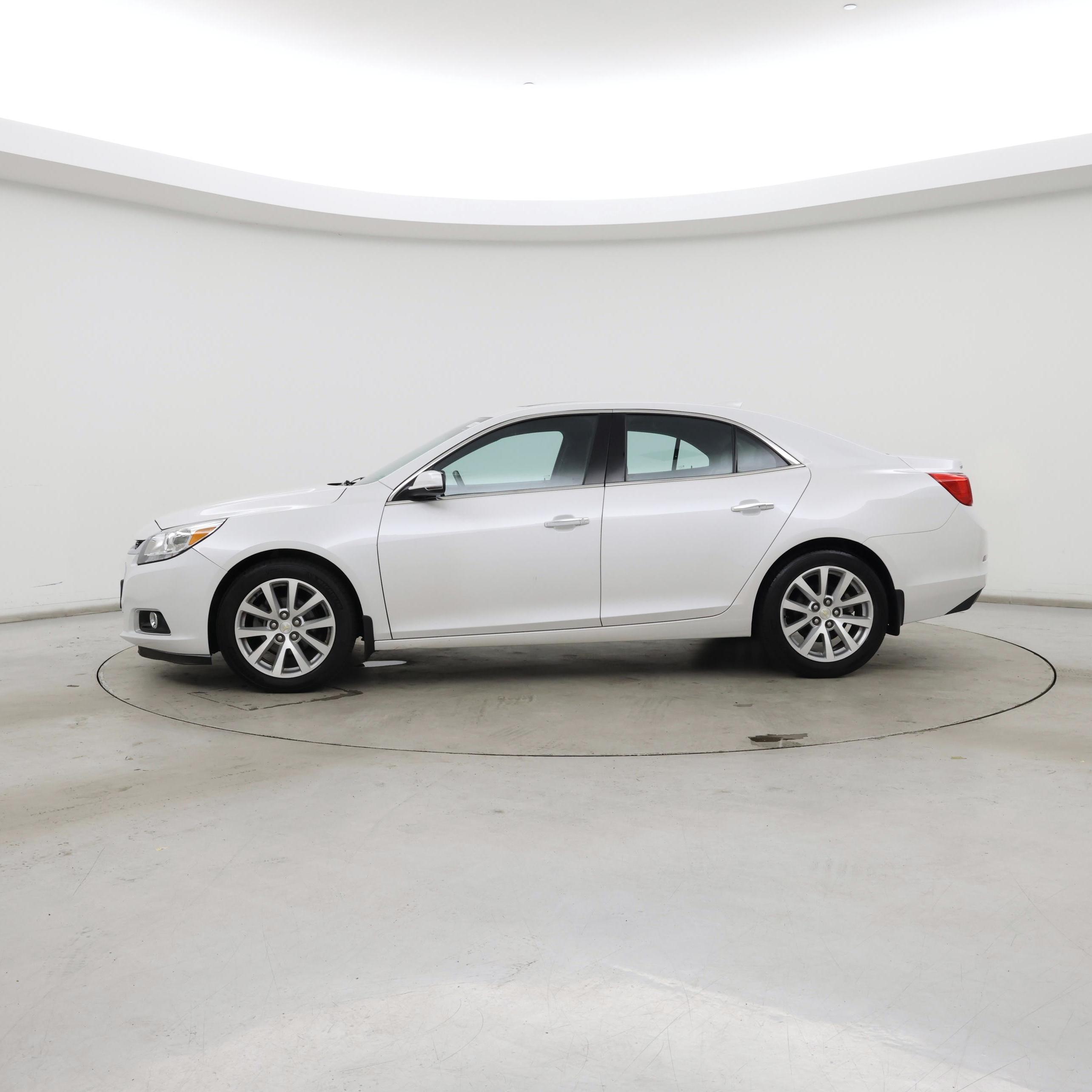 Thumbnail: 2016 Chevrolet Malibu - 3