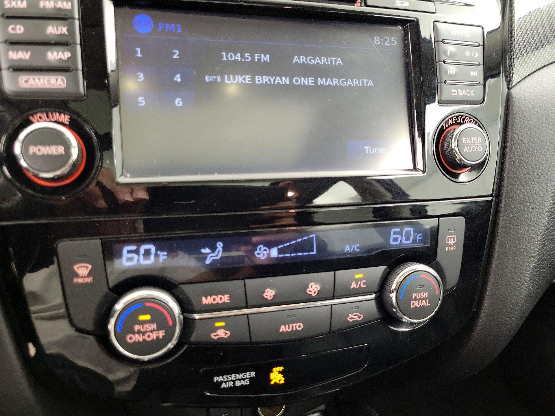 Thumbnail: 2015 Nissan Rogue - 17