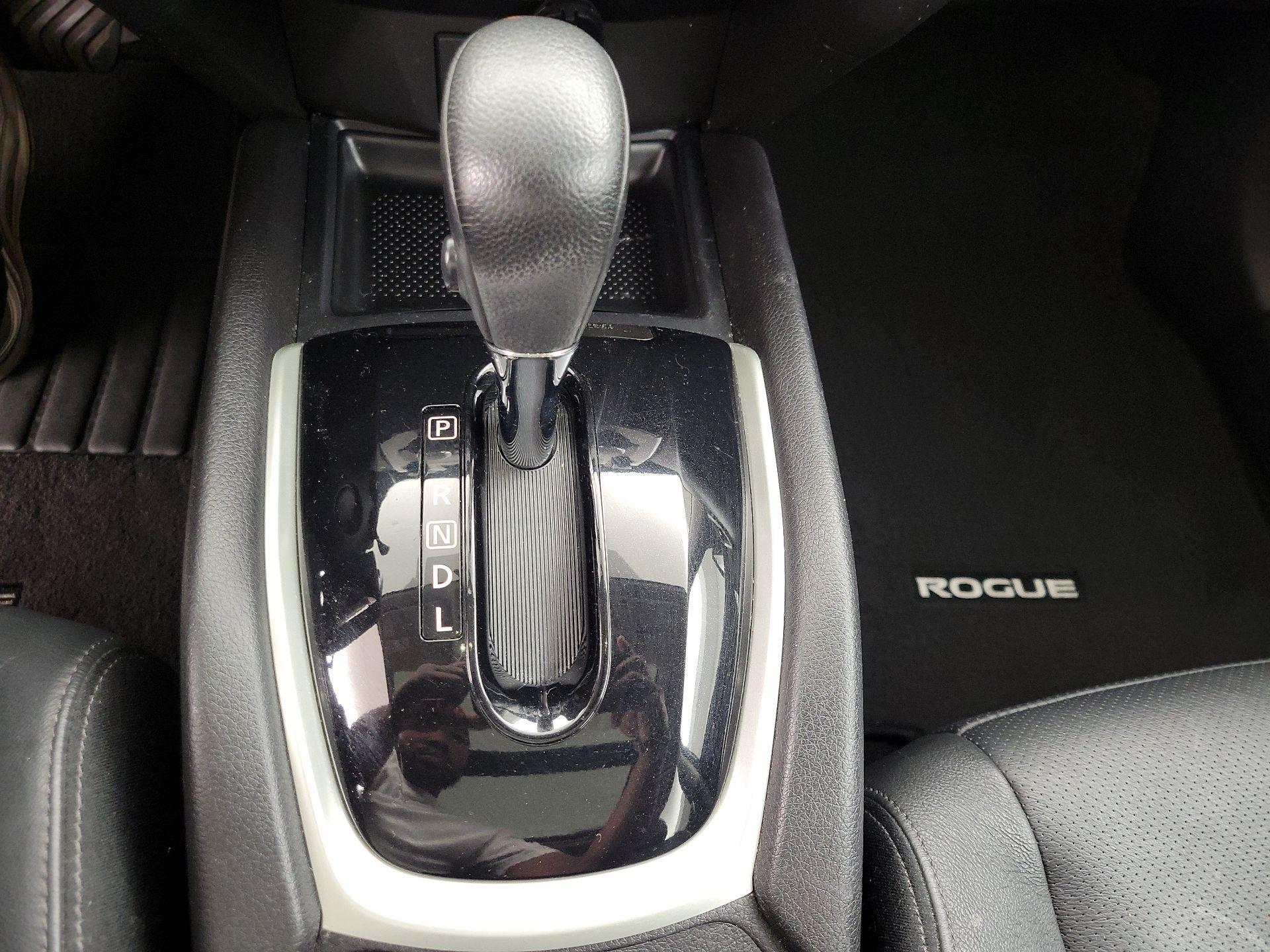 Thumbnail: 2015 Nissan Rogue - 18