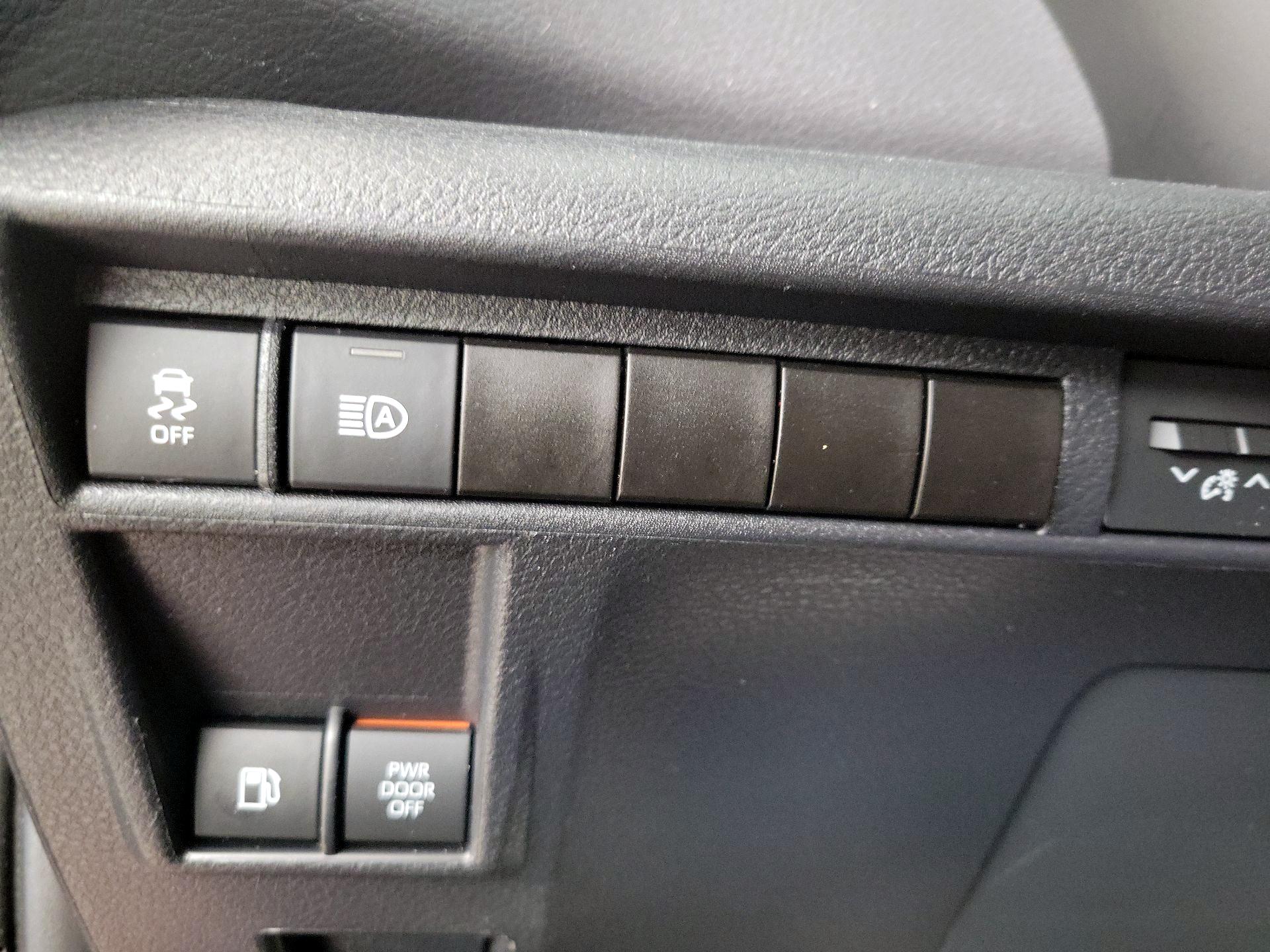 Thumbnail: 2023 Toyota Sienna - 13