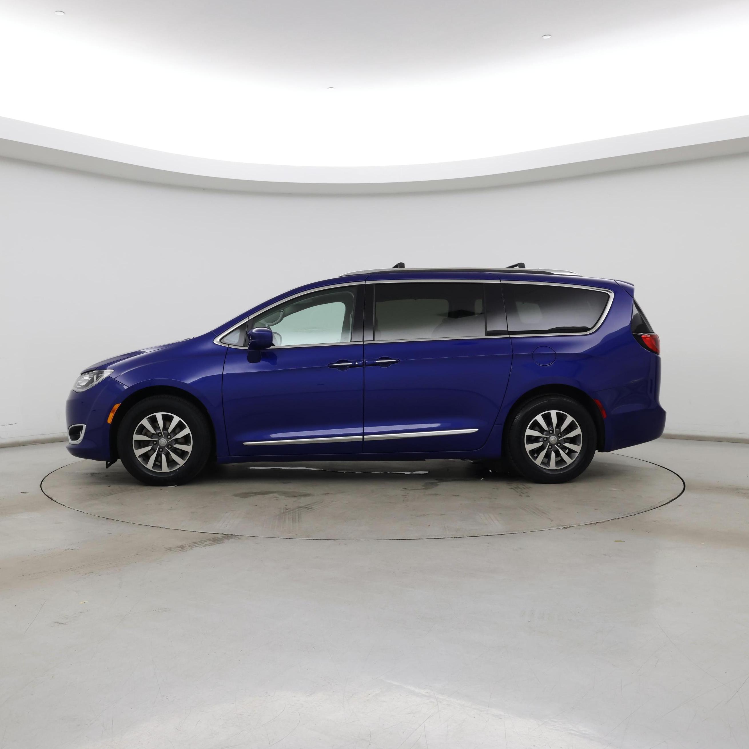 Thumbnail: 2020 Chrysler Pacifica - 3