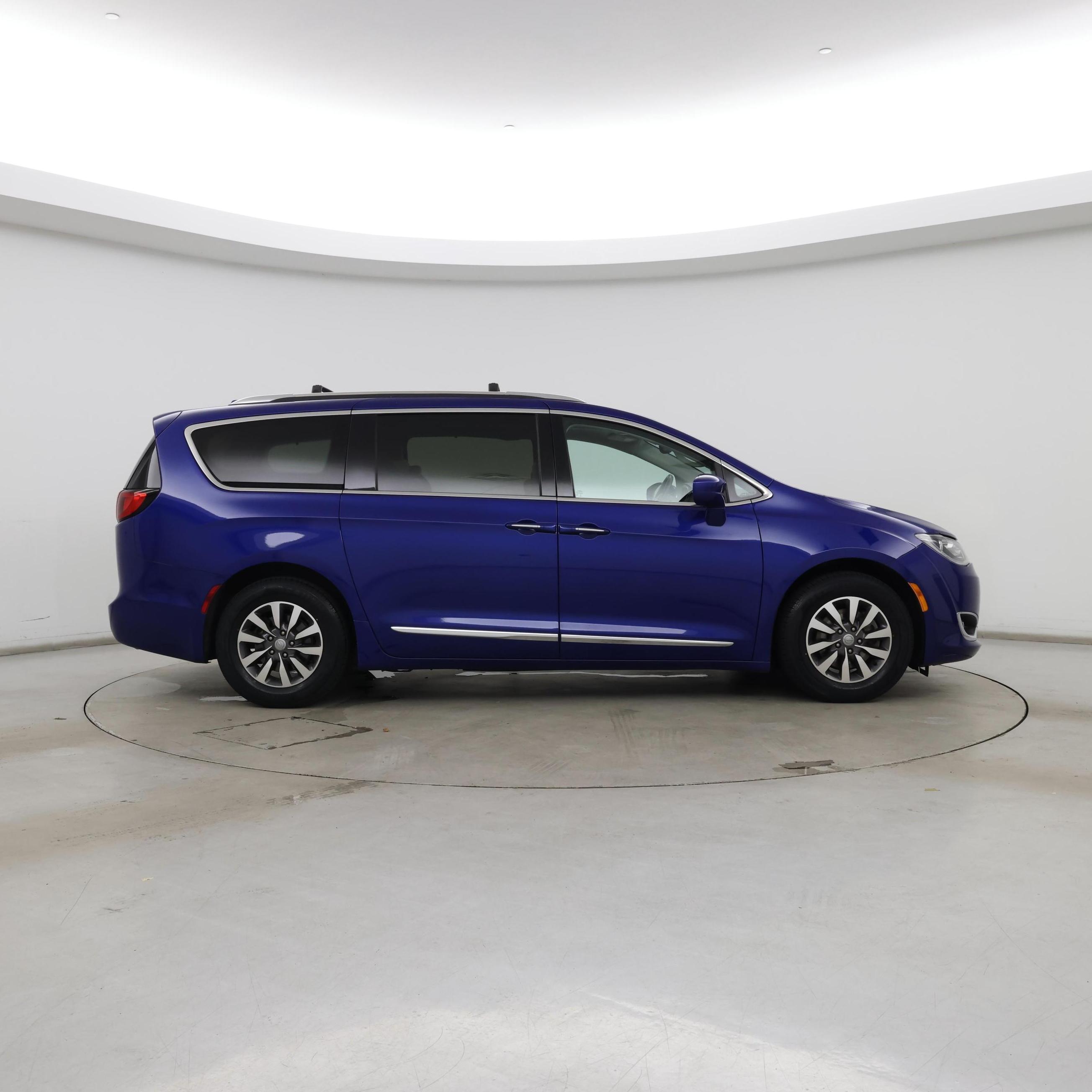 Thumbnail: 2020 Chrysler Pacifica - 7