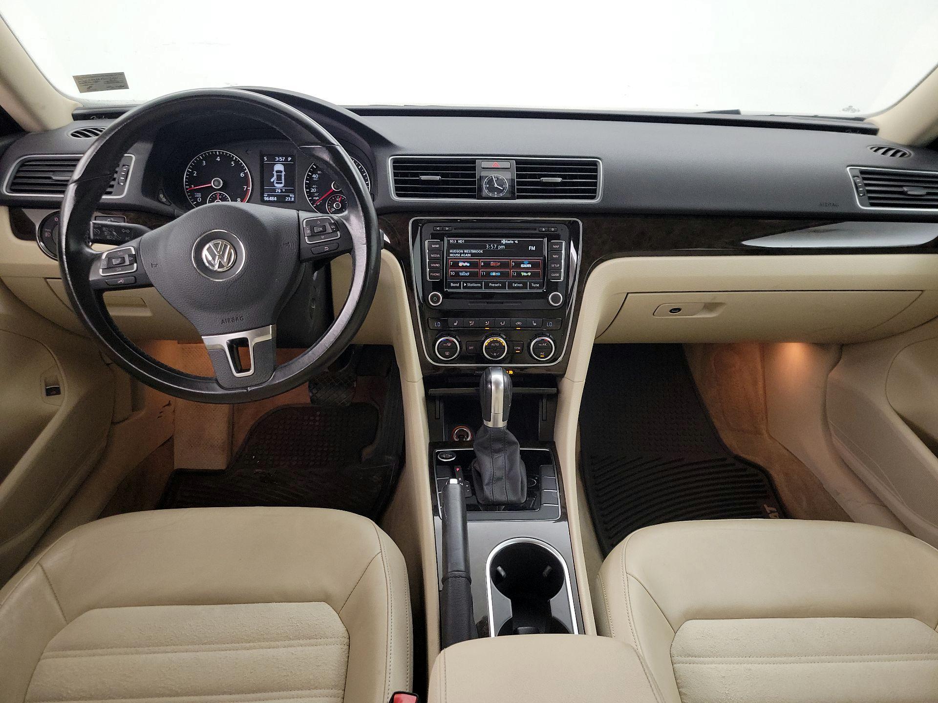 Thumbnail: 2015 Volkswagen Passat - 9
