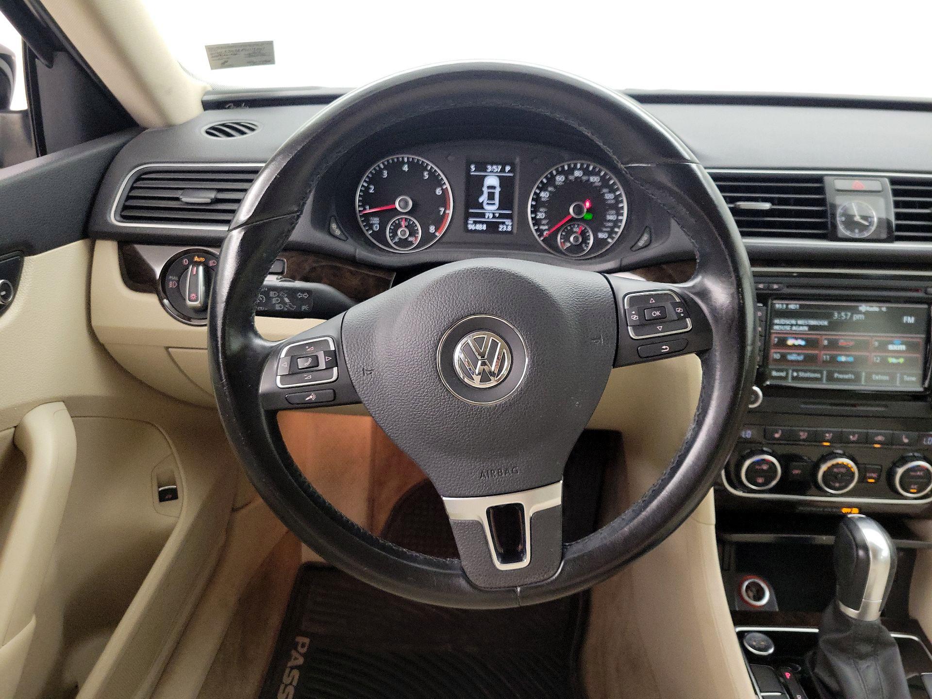 Thumbnail: 2015 Volkswagen Passat - 10