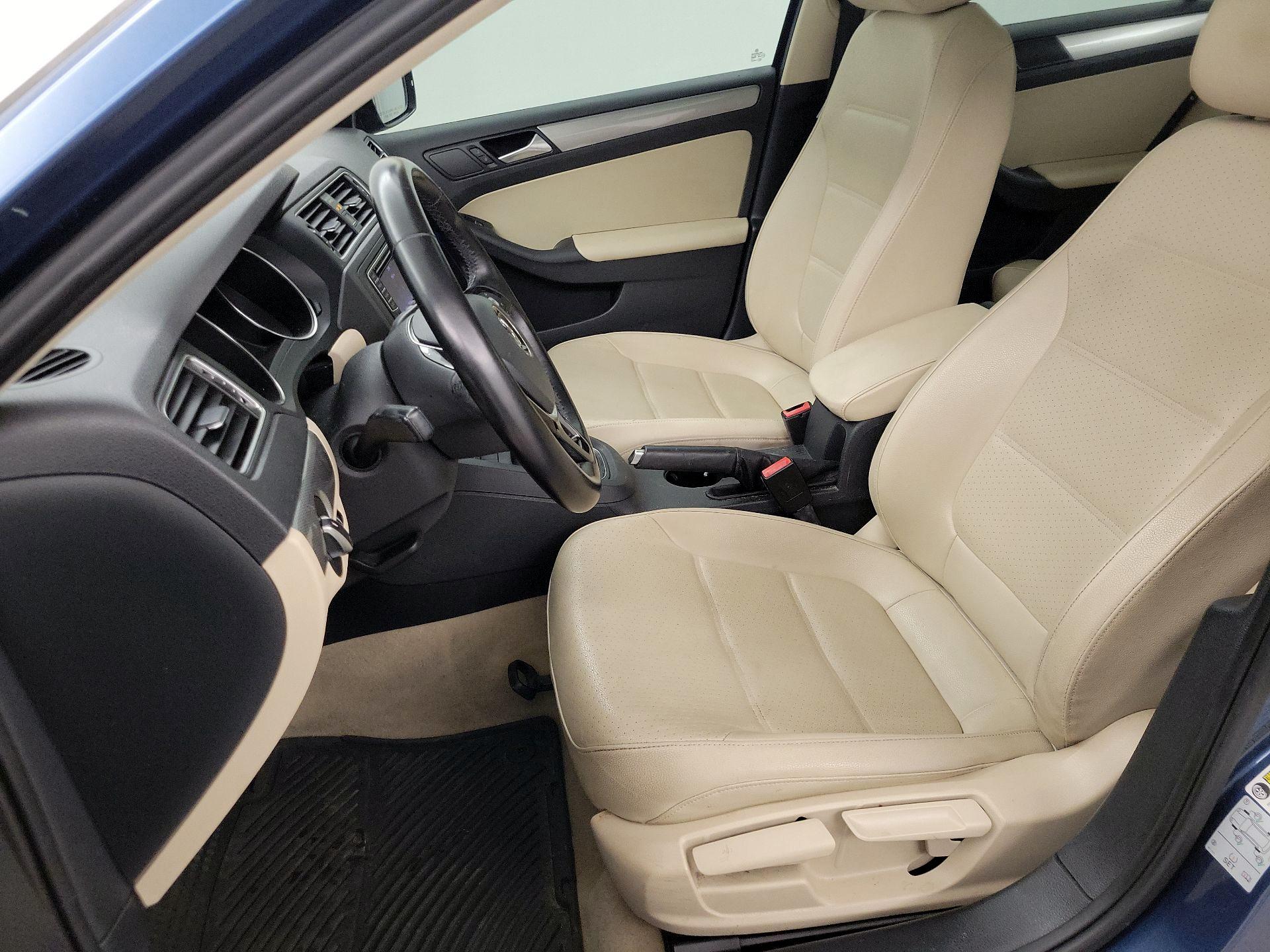 Thumbnail: 2016 Volkswagen Jetta - 11