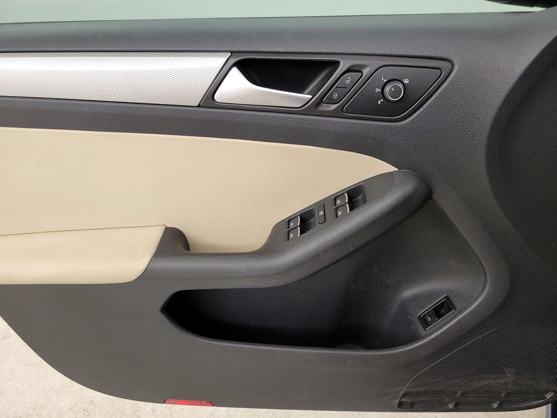Thumbnail: 2016 Volkswagen Jetta - 12