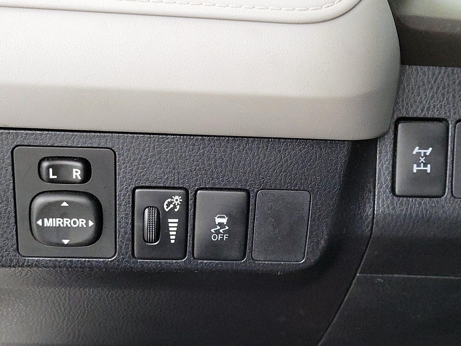 Thumbnail: 2015 Toyota RAV4 - 13