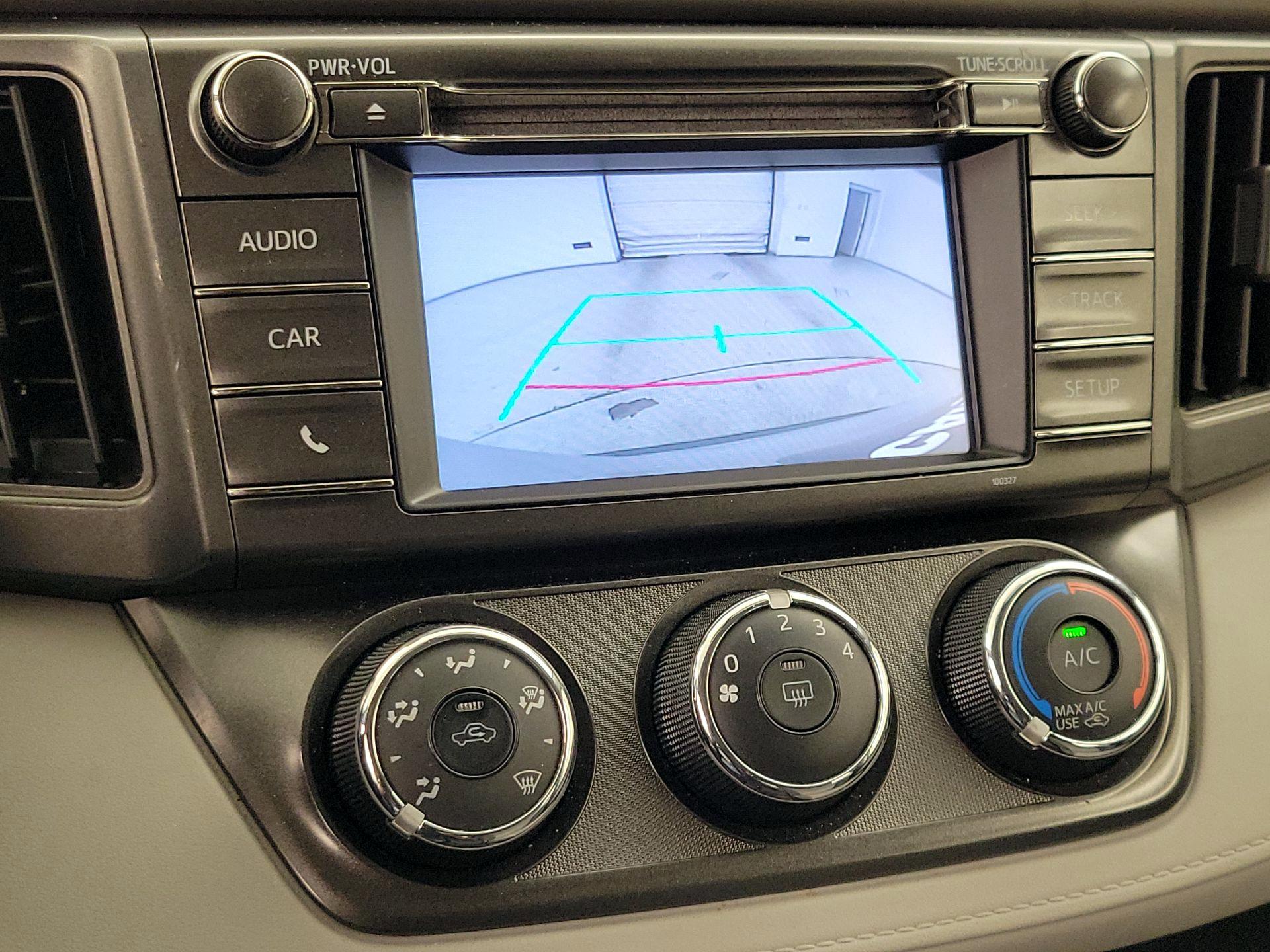 Thumbnail: 2015 Toyota RAV4 - 14