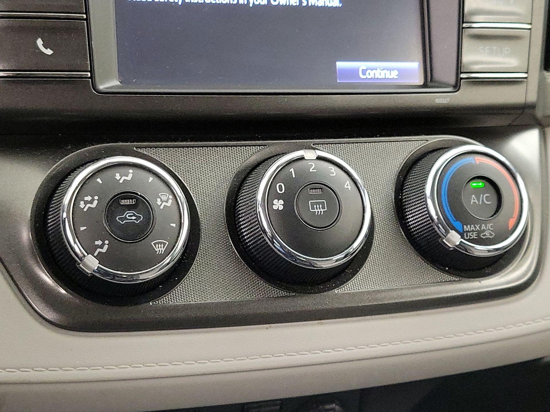 Thumbnail: 2015 Toyota RAV4 - 16