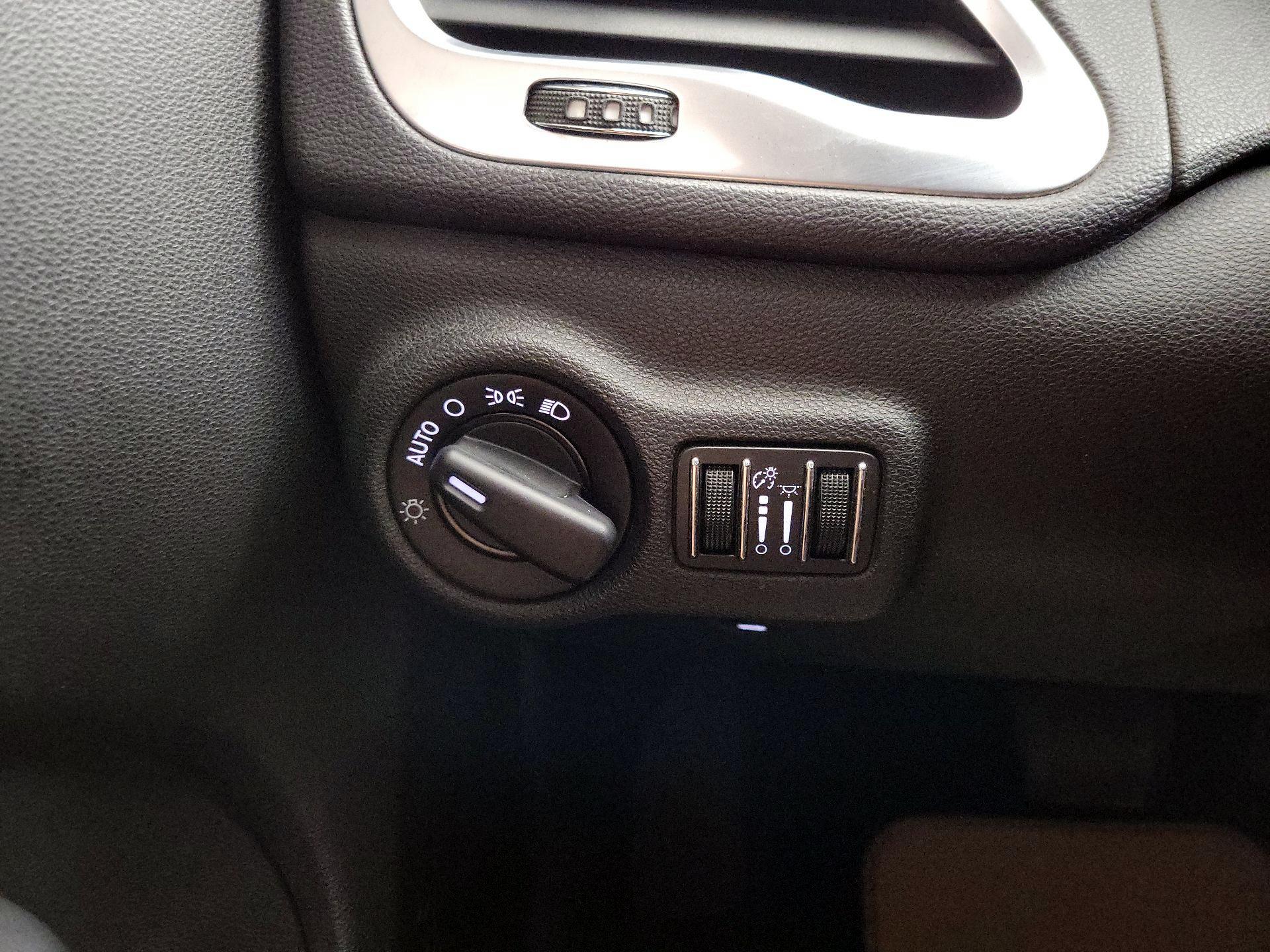 Thumbnail: 2015 Dodge Dart - 13