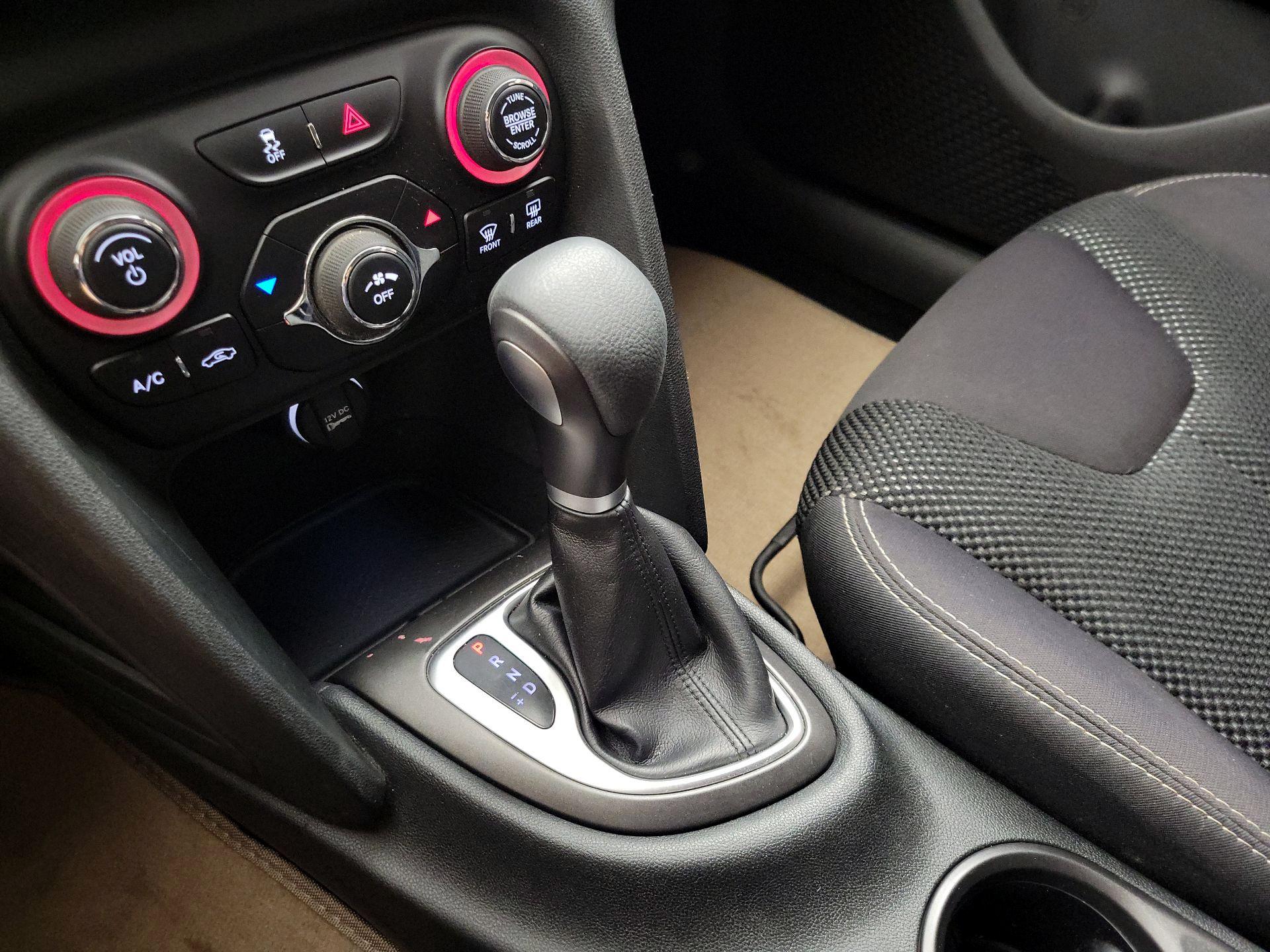 Thumbnail: 2015 Dodge Dart - 17
