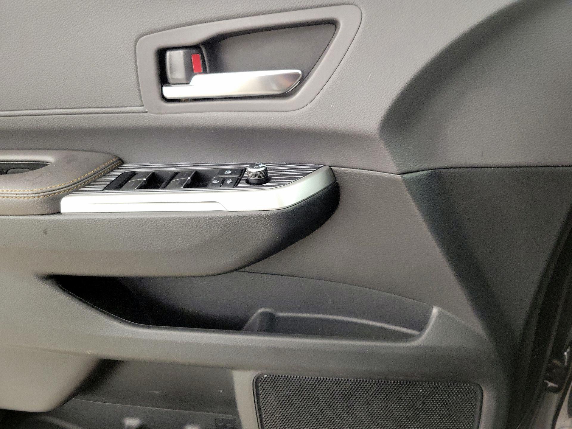 Thumbnail: 2022 Toyota Sienna - 12
