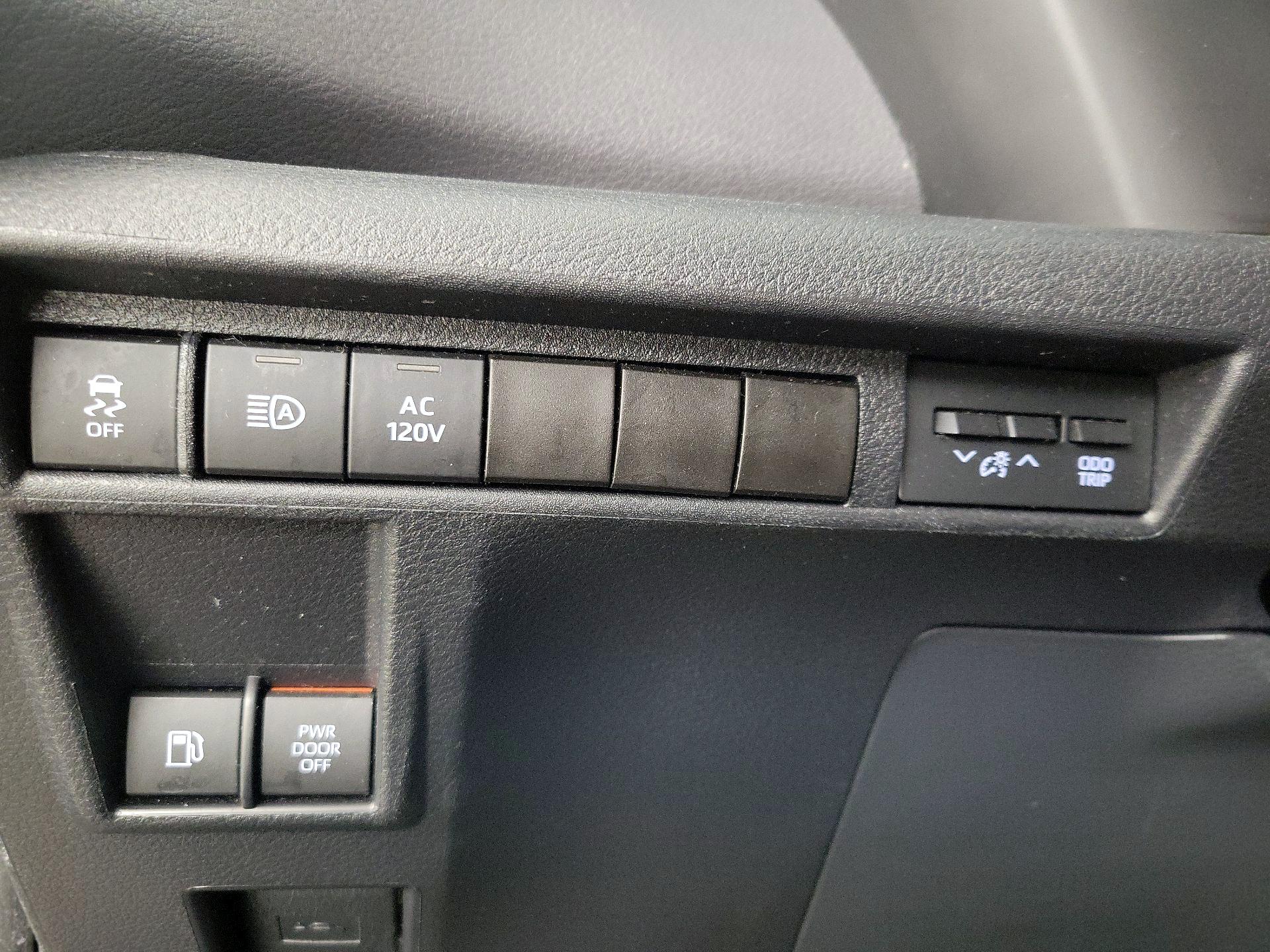 Thumbnail: 2022 Toyota Sienna - 13