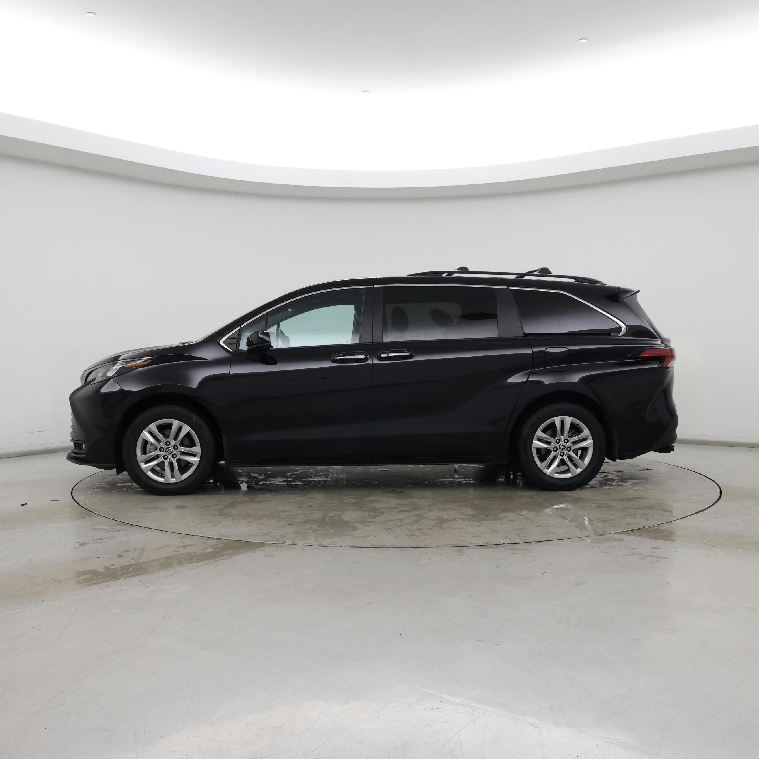 Thumbnail: 2022 Toyota Sienna - 3