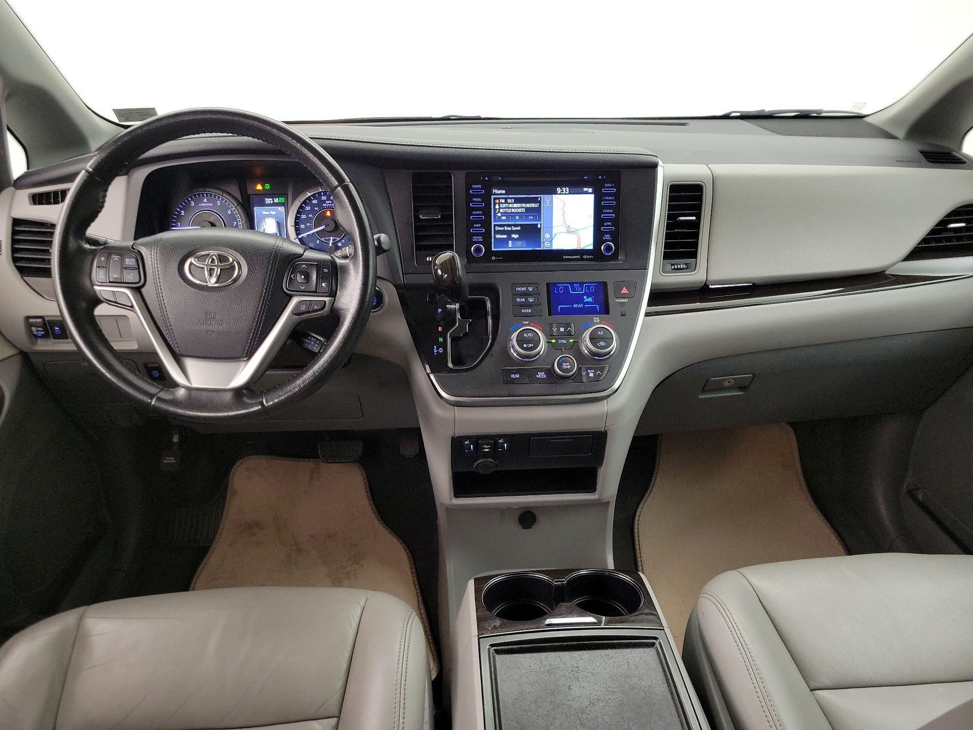 Thumbnail: 2018 Toyota Sienna - 9