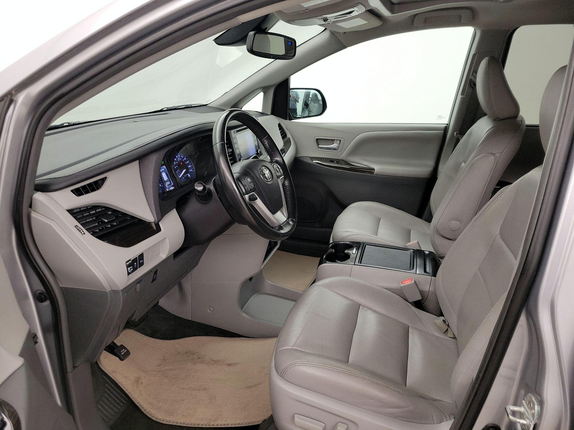 Thumbnail: 2018 Toyota Sienna - 11