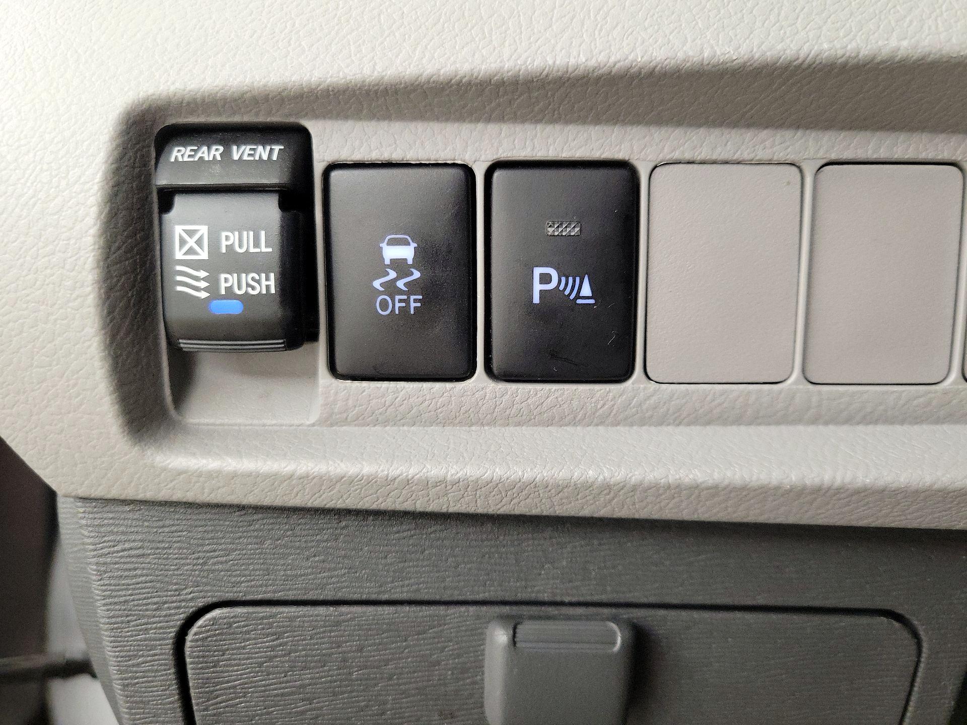 Thumbnail: 2018 Toyota Sienna - 13