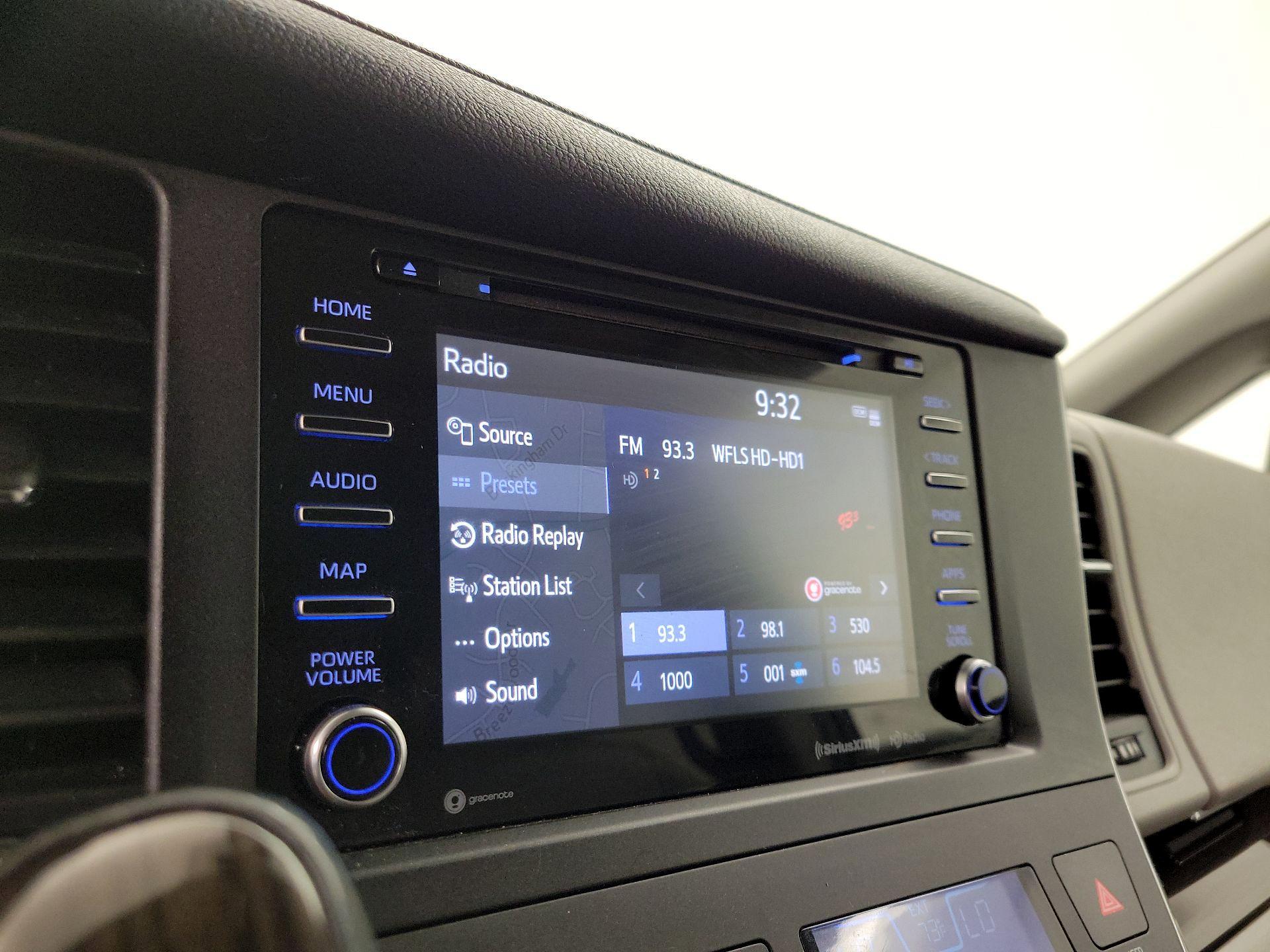 Thumbnail: 2018 Toyota Sienna - 16