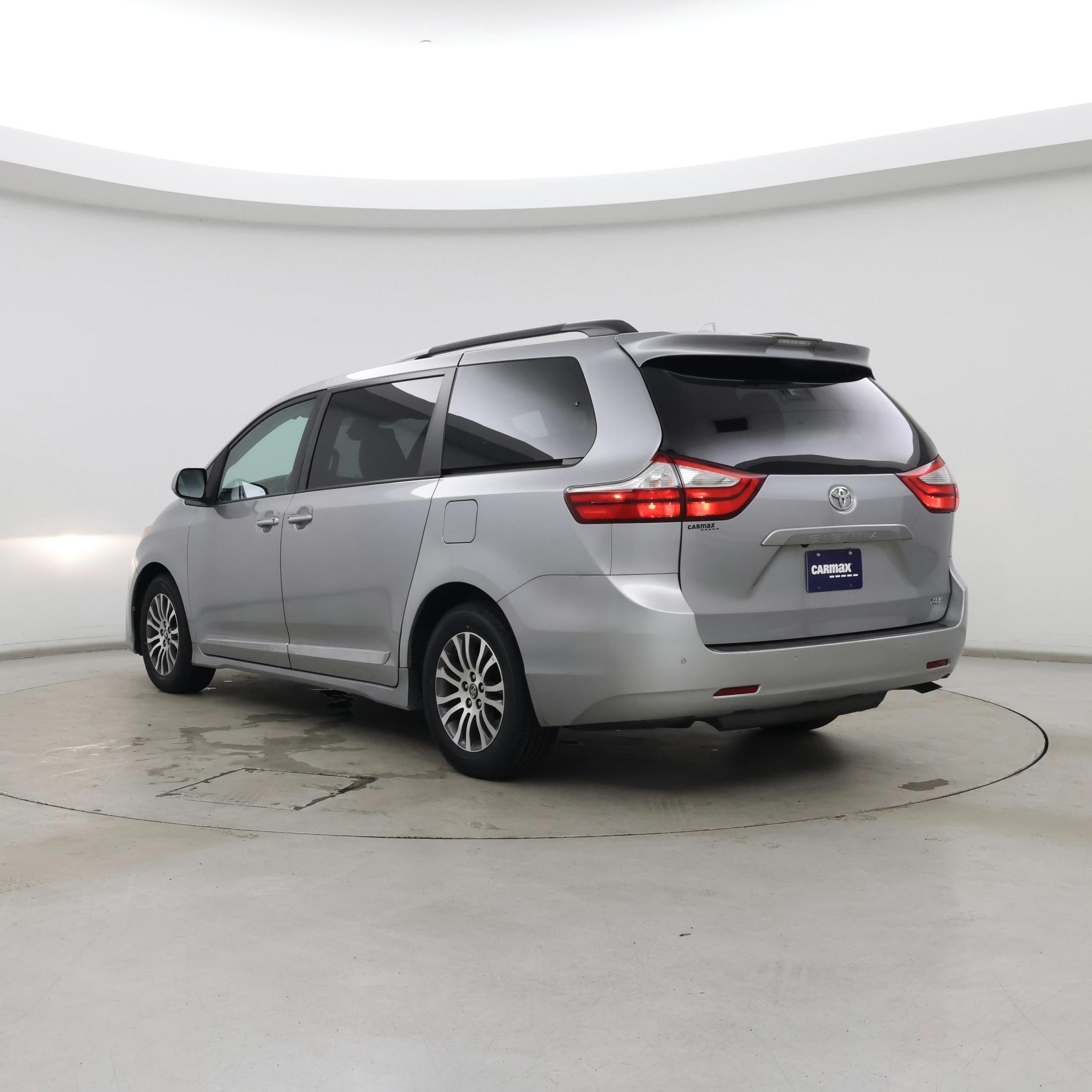 Thumbnail: 2018 Toyota Sienna - 2